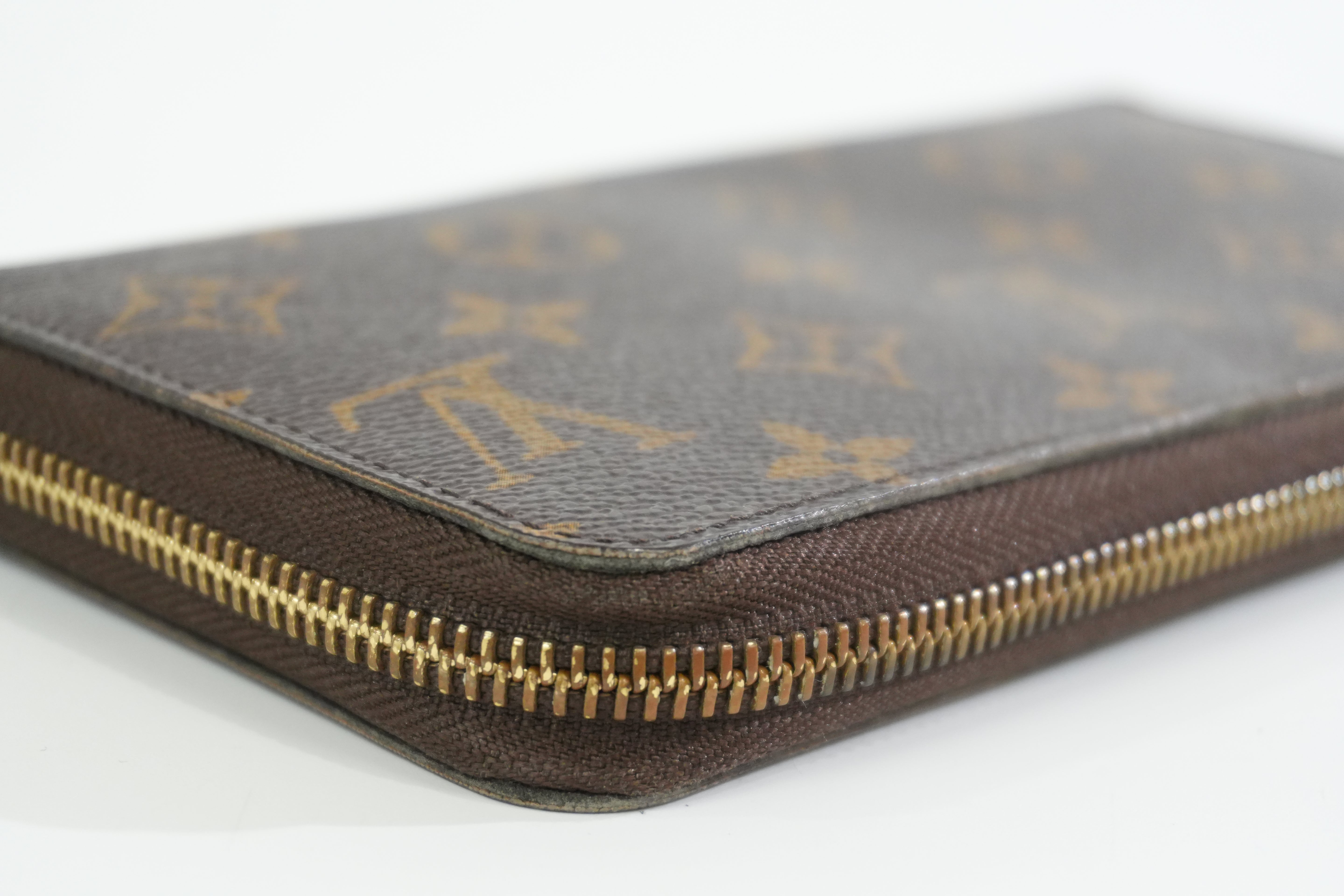 Louis Vuitton Monogram Zippy Wallet Used