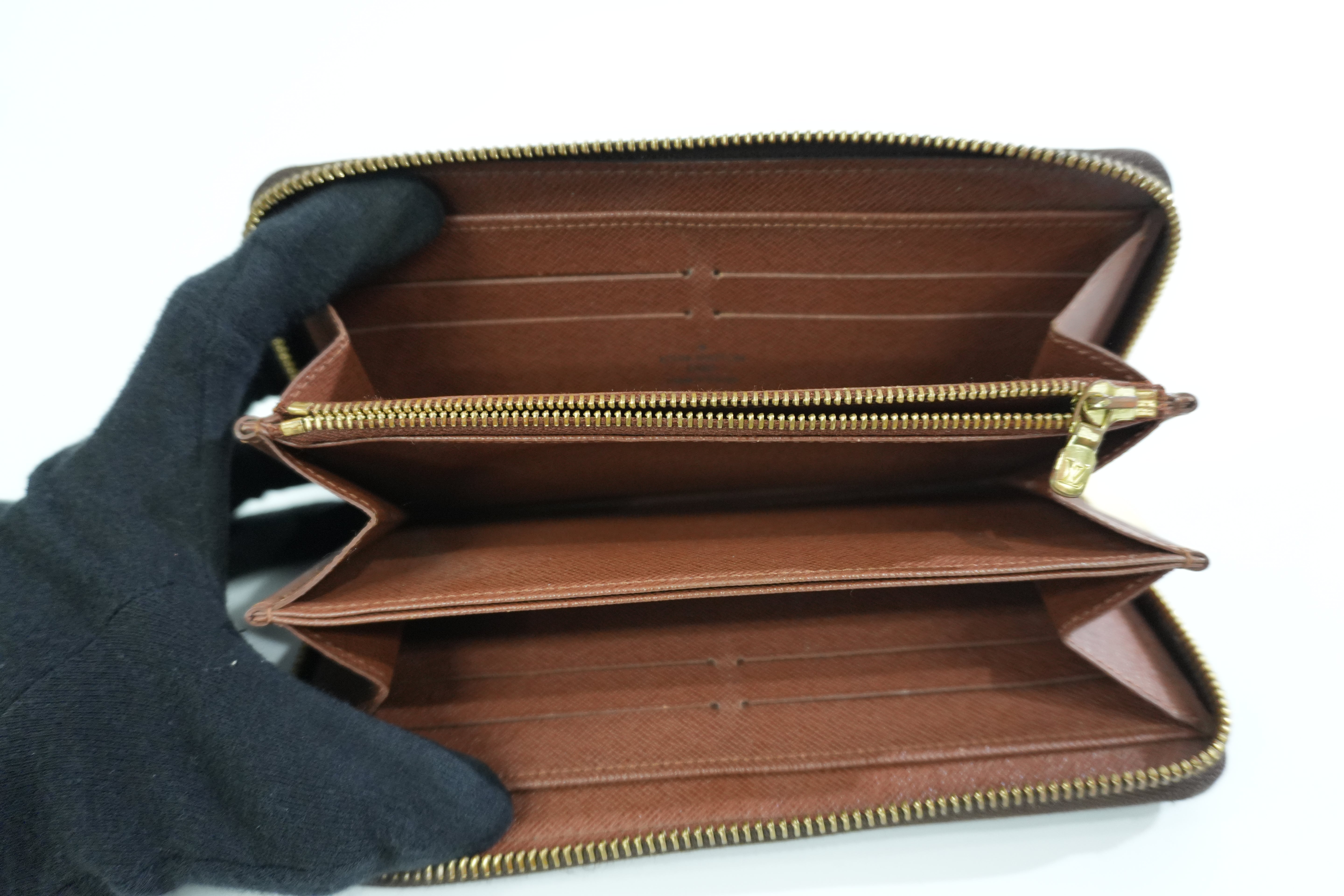 Louis Vuitton Monogram Zippy Wallet Used