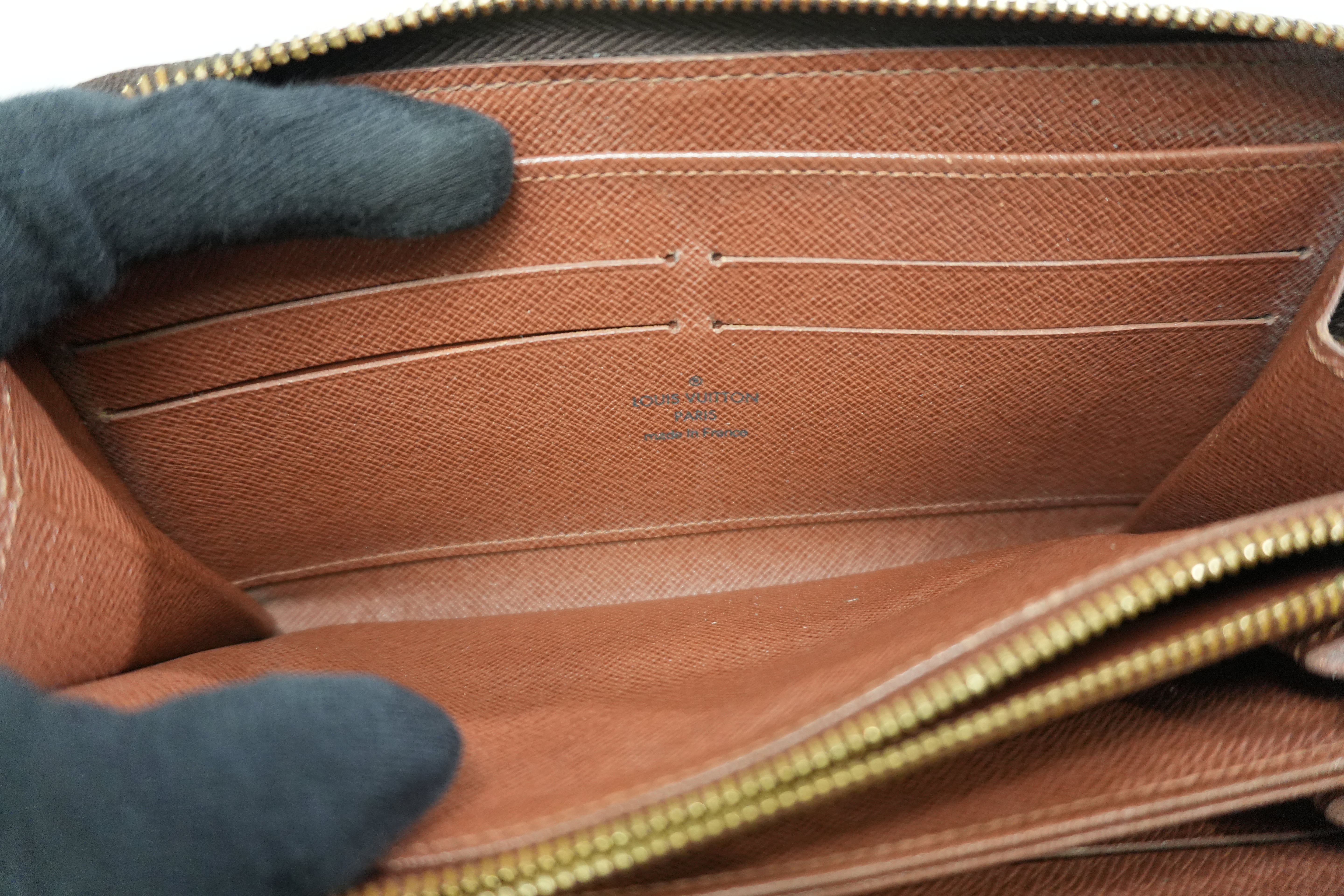 Louis Vuitton Monogram Zippy Wallet Used