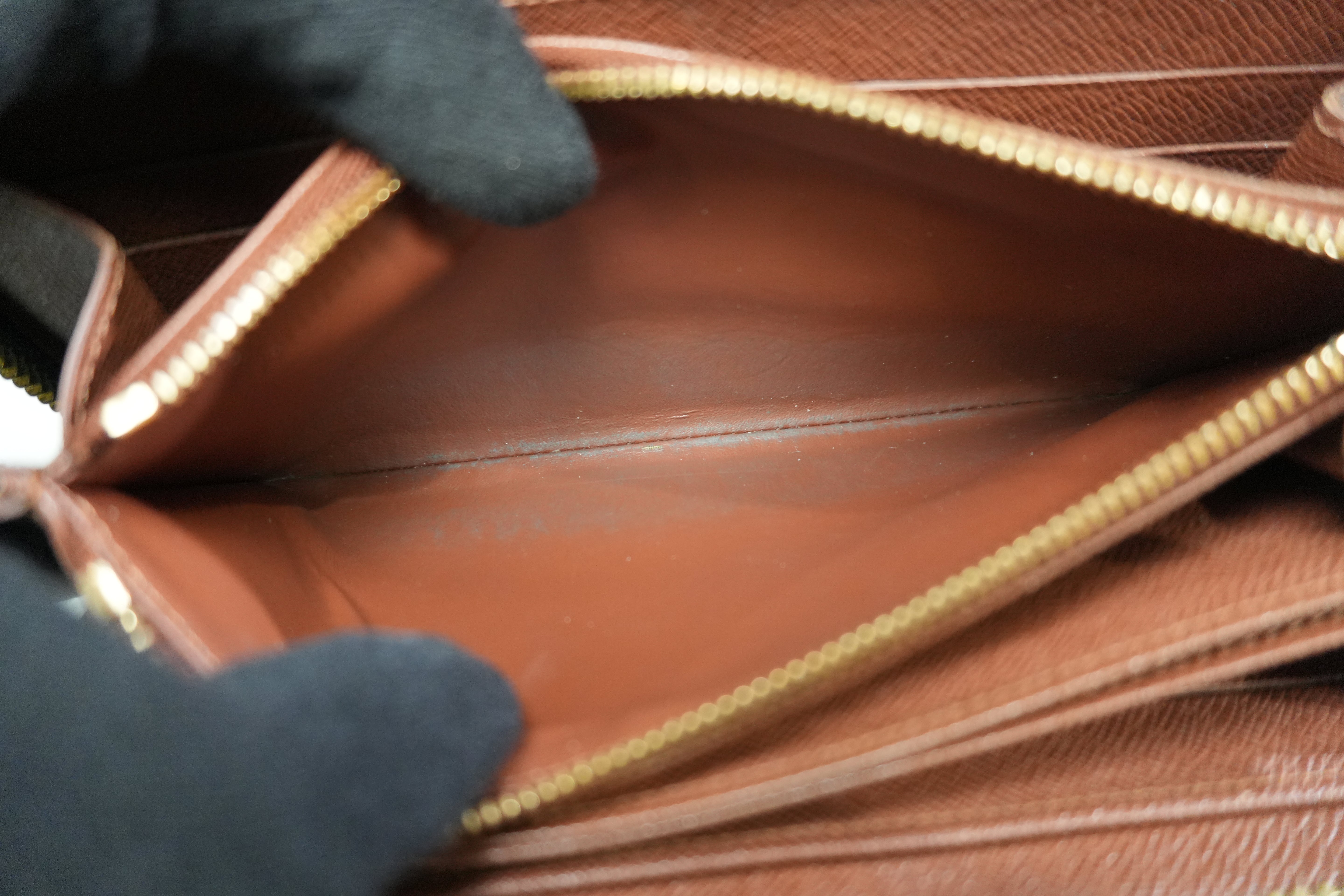 Louis Vuitton Monogram Zippy Wallet Used