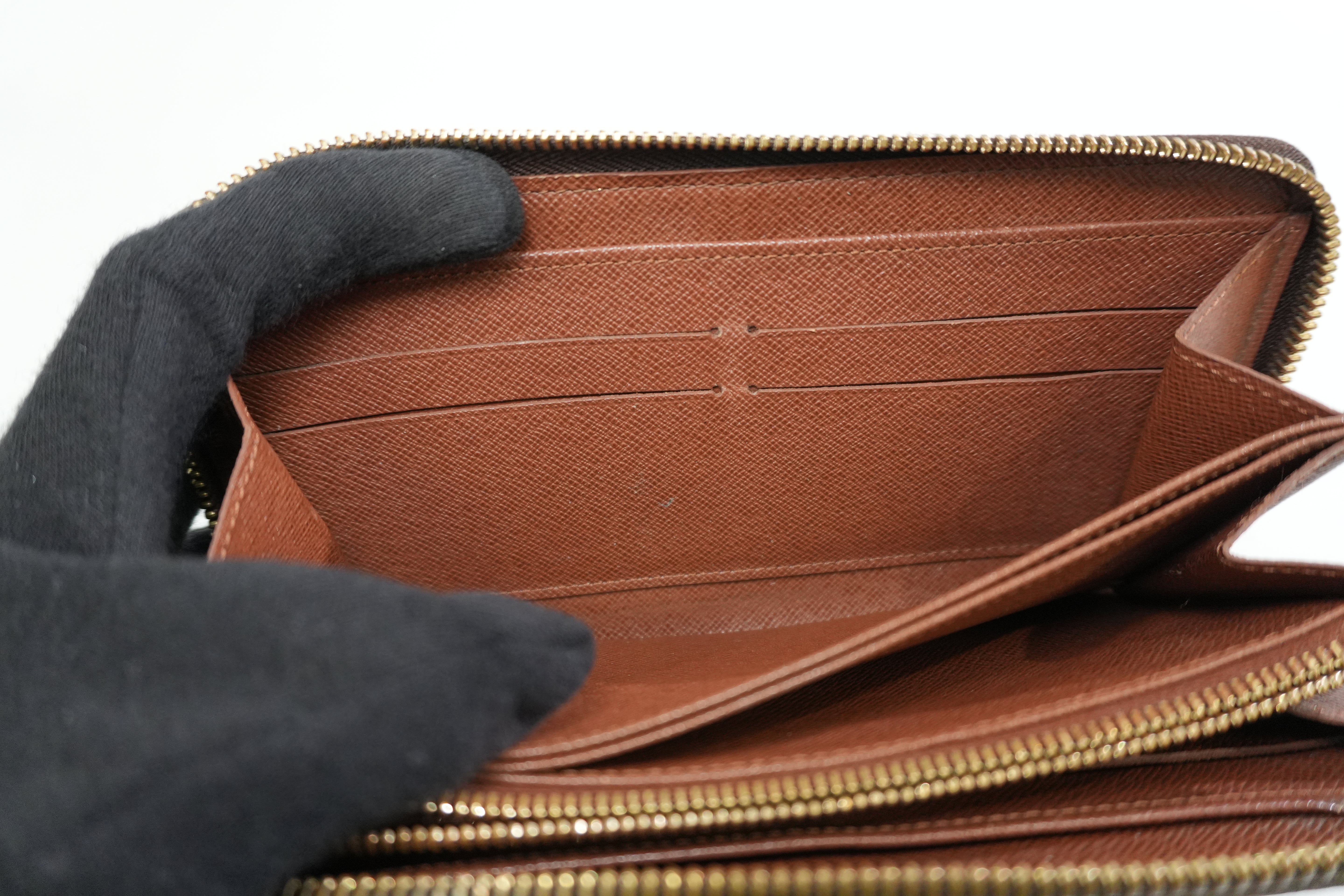 Louis Vuitton Monogram Zippy Wallet Used