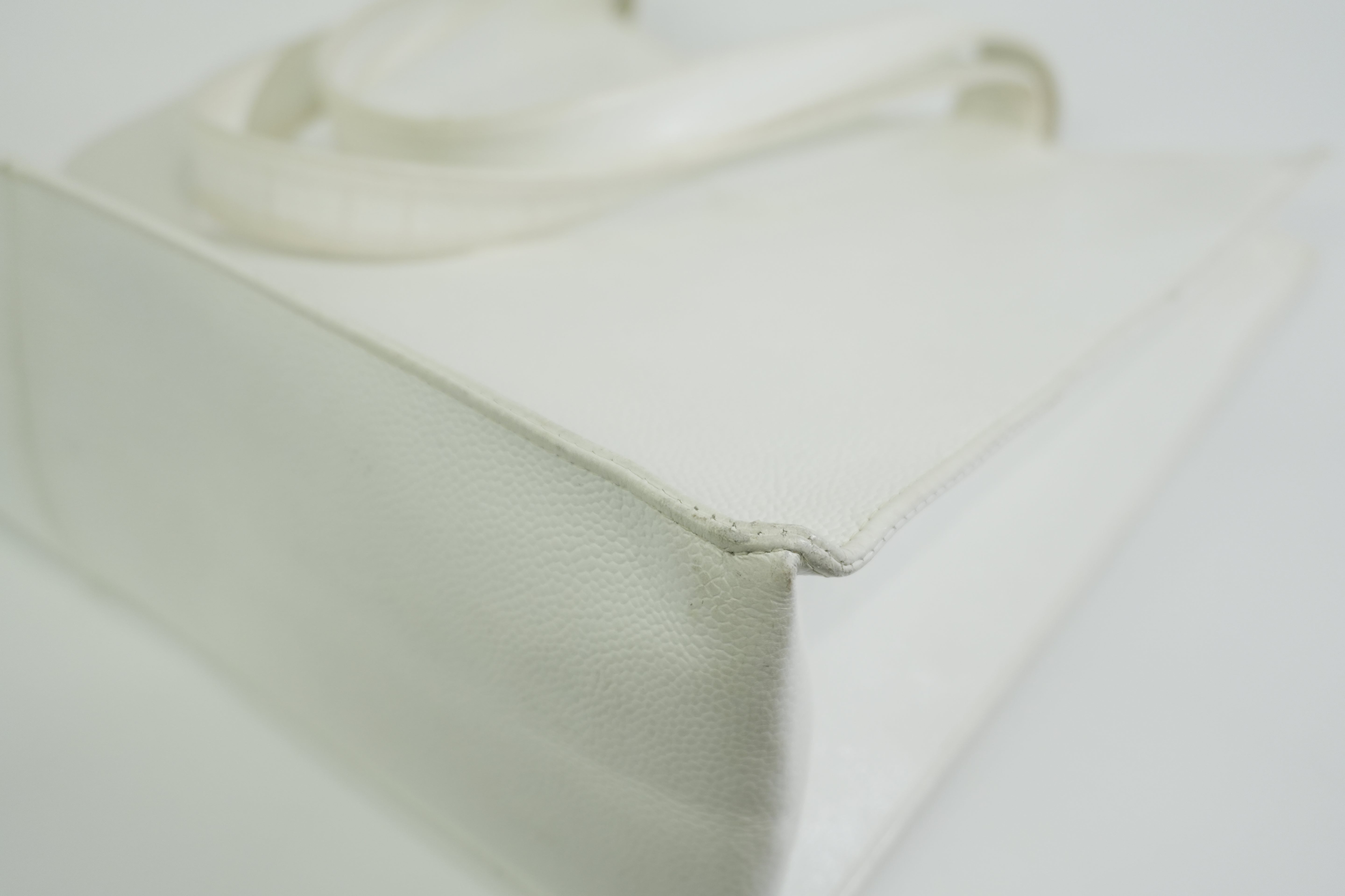 Pre-owned Chanel Caviar Skin Leather Tote Bag White
