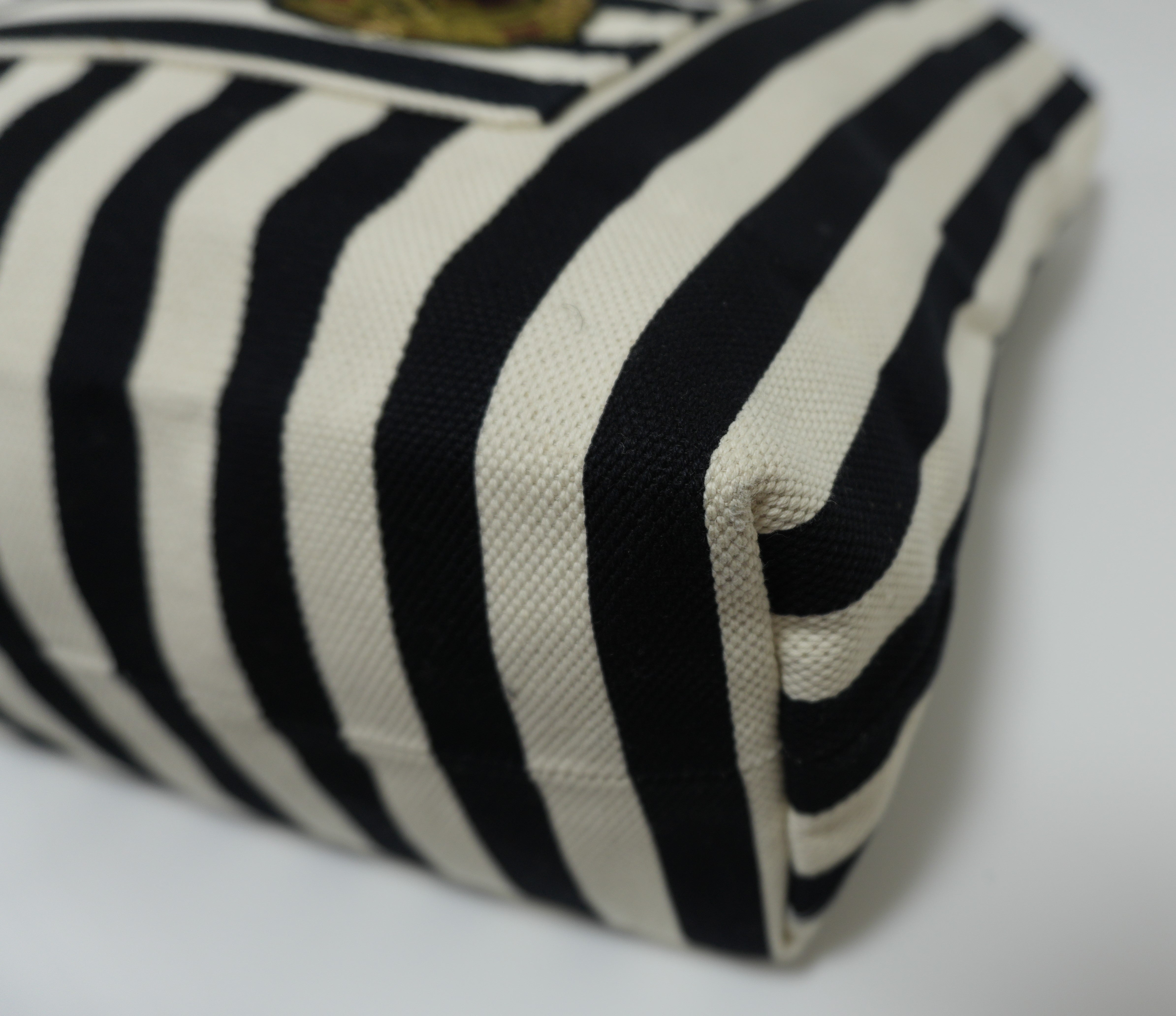 Gucci Canvas Stripe Tote Bag Black and White Used