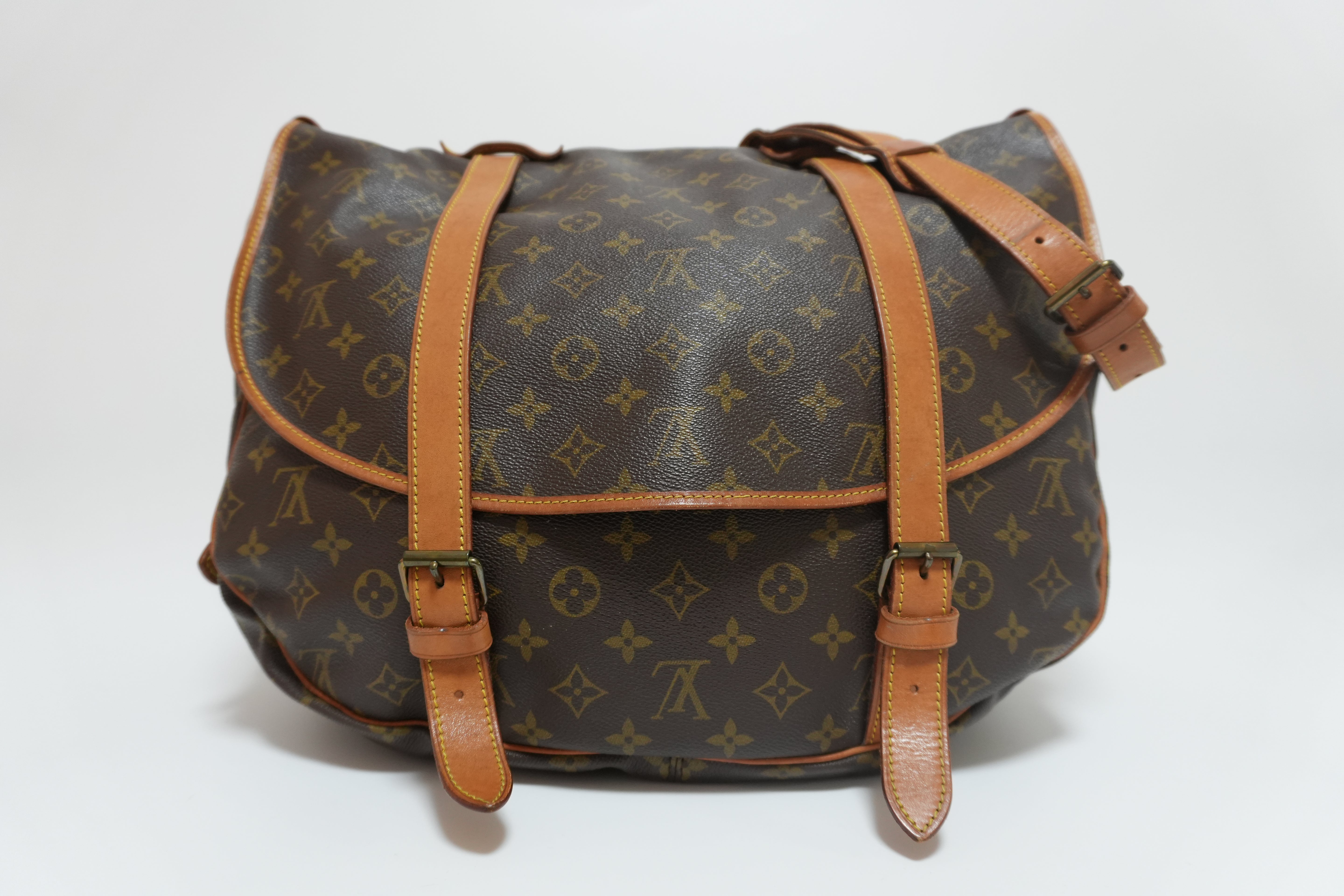 Louis Vuitton Monogram Saumur 43 Messenger Bag Used