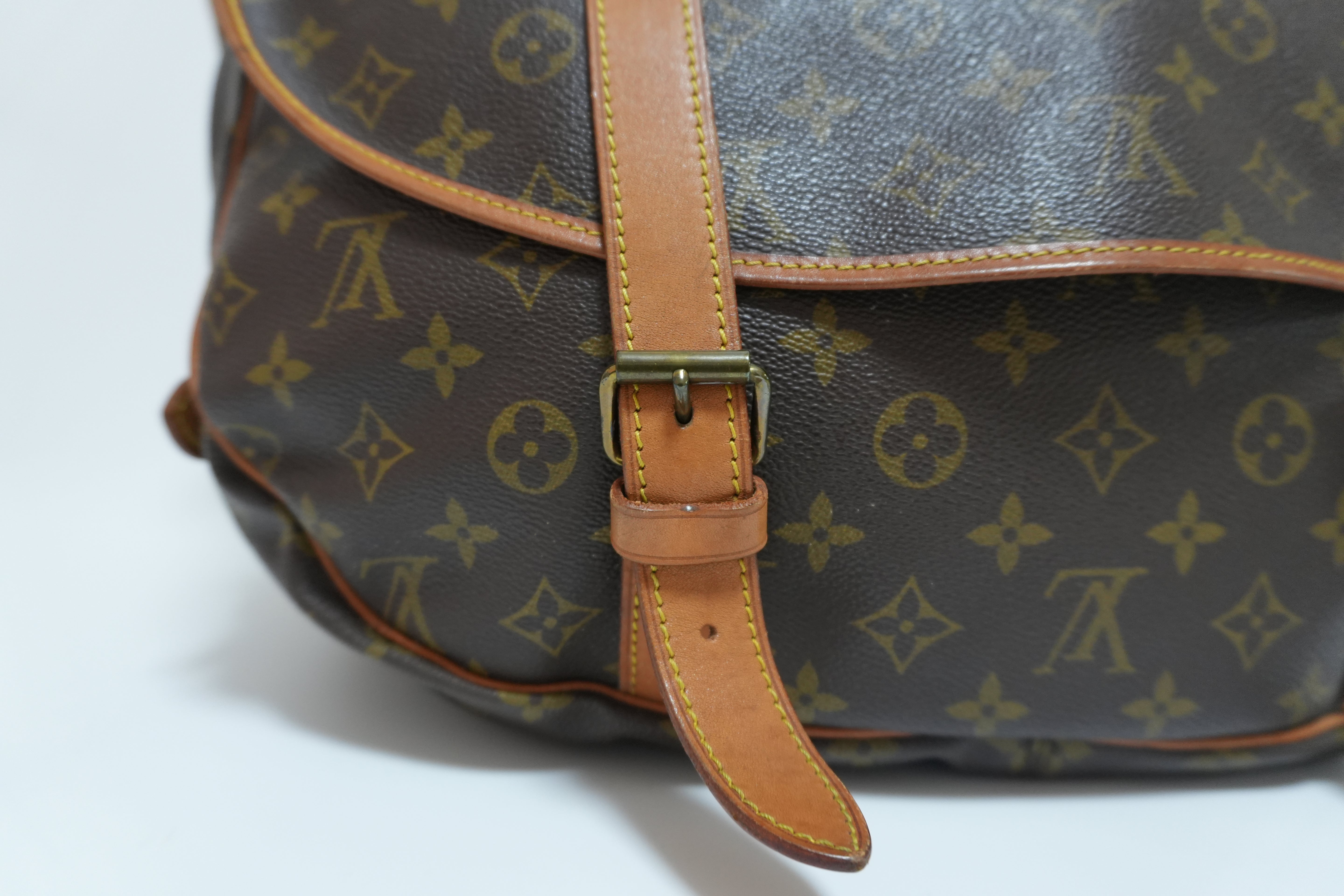 Louis Vuitton Monogram Saumur 43 Messenger Bag Used