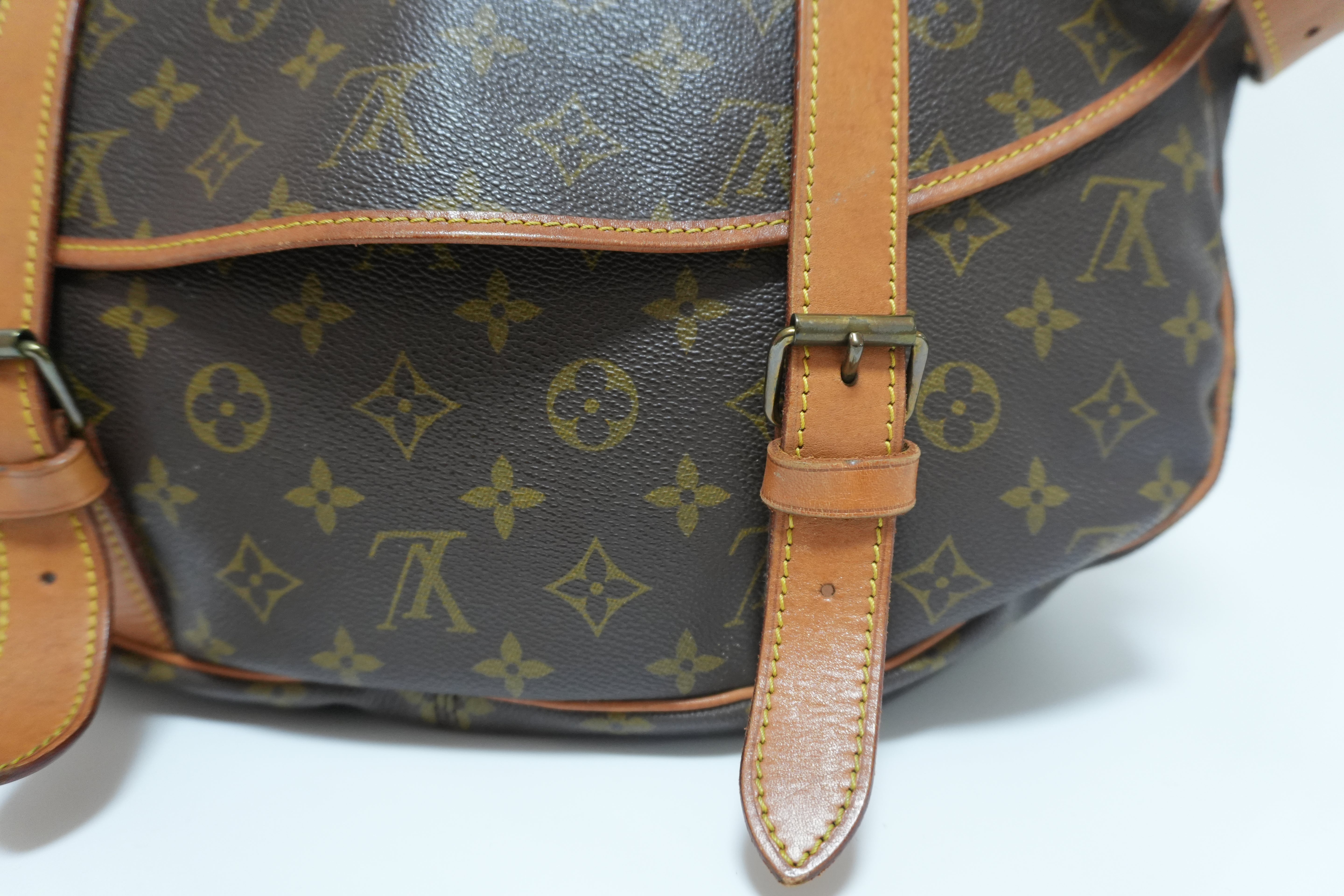 Louis Vuitton Monogram Saumur 43 Messenger Bag Used