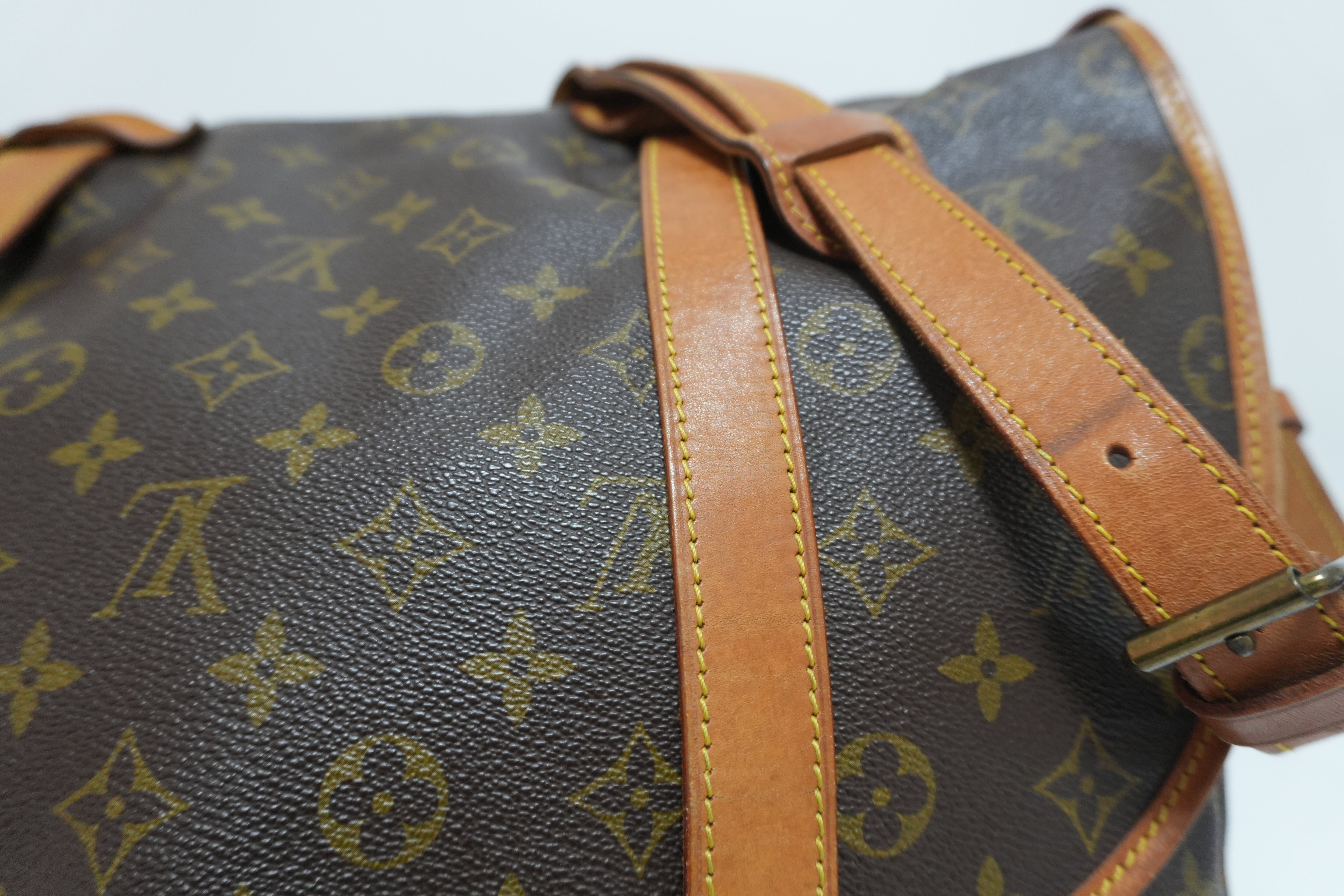 Louis Vuitton Monogram Saumur 43 Messenger Bag Used