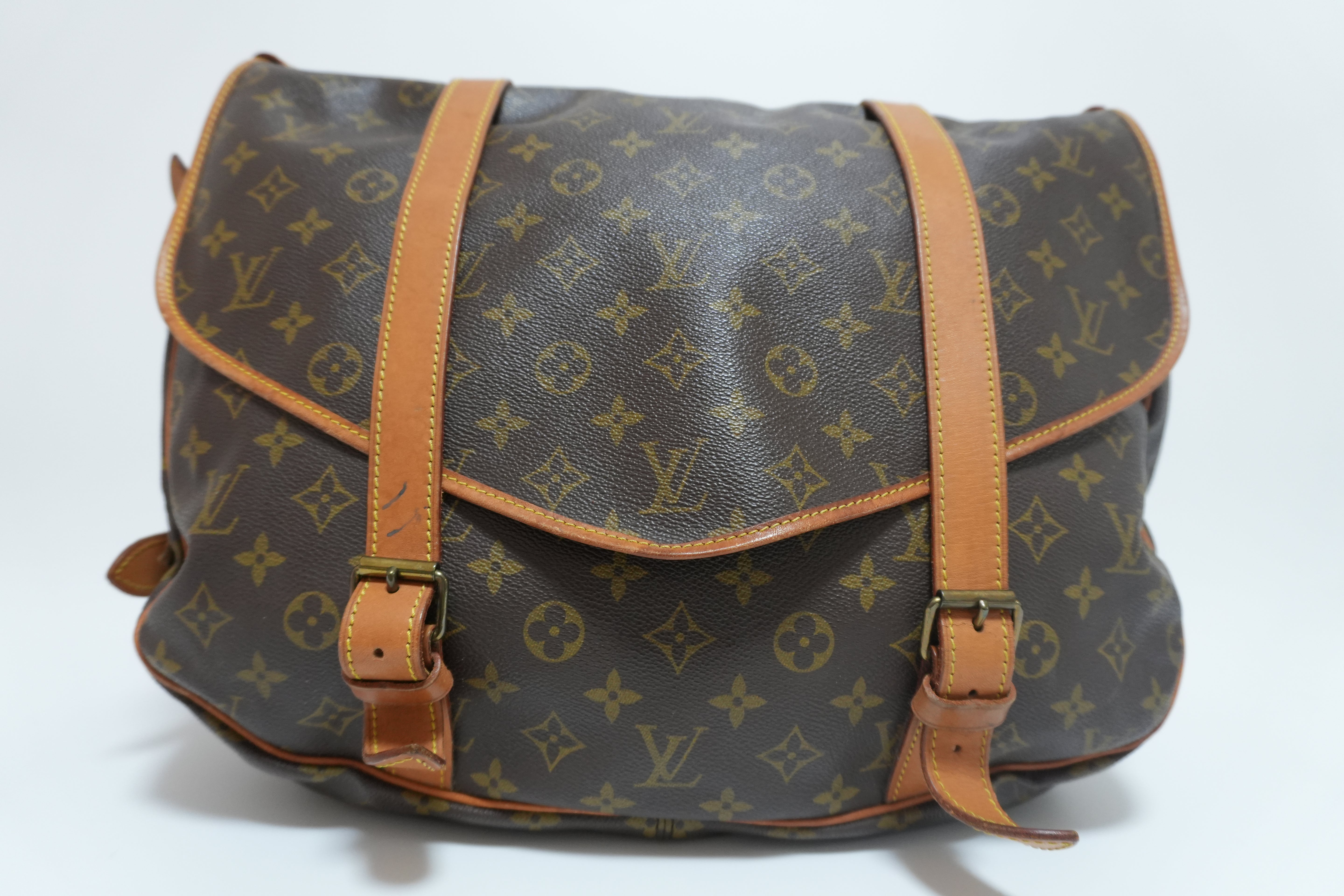 Louis Vuitton Monogram Saumur 43 Messenger Bag Used