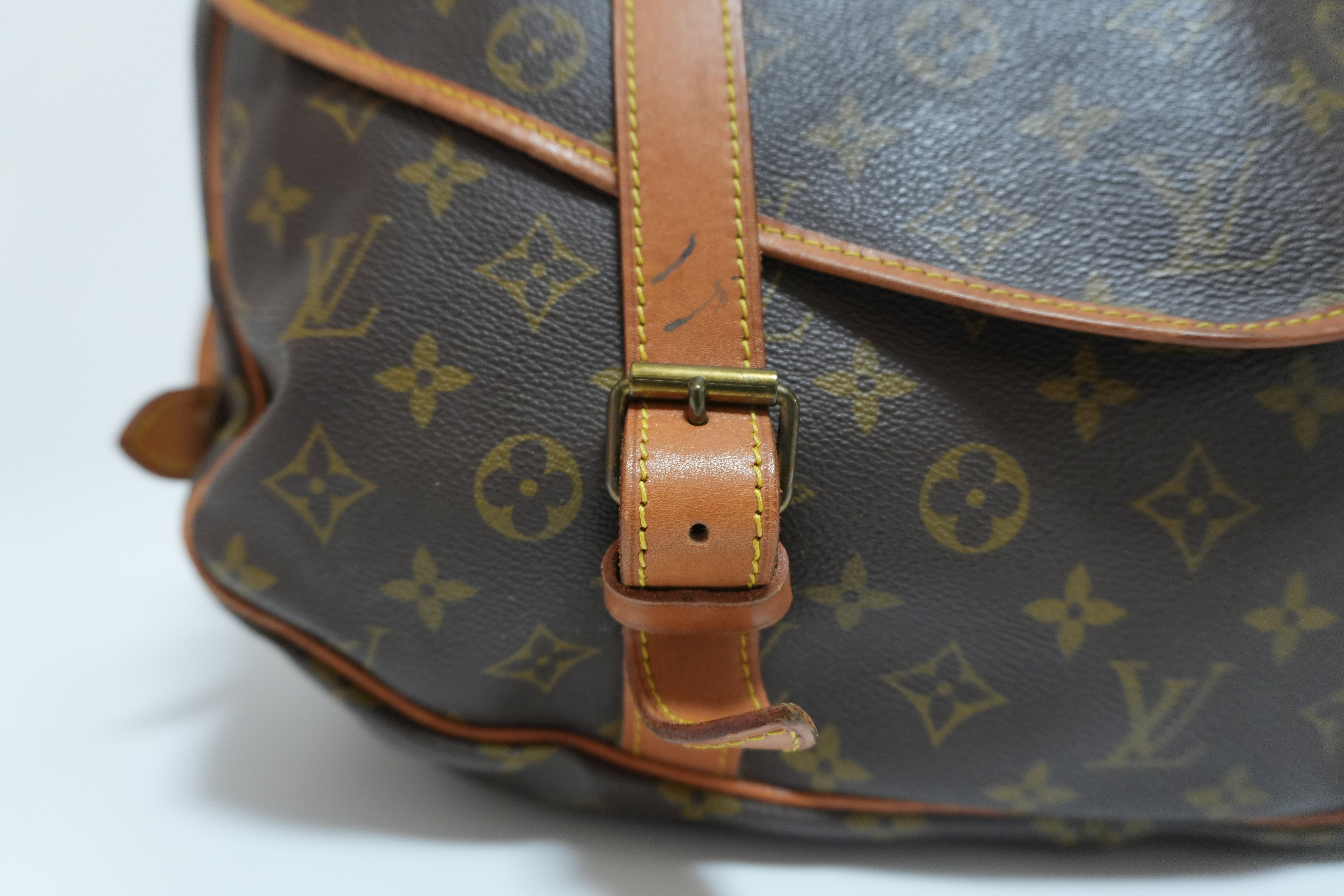 Louis Vuitton Monogram Saumur 43 Messenger Bag Used