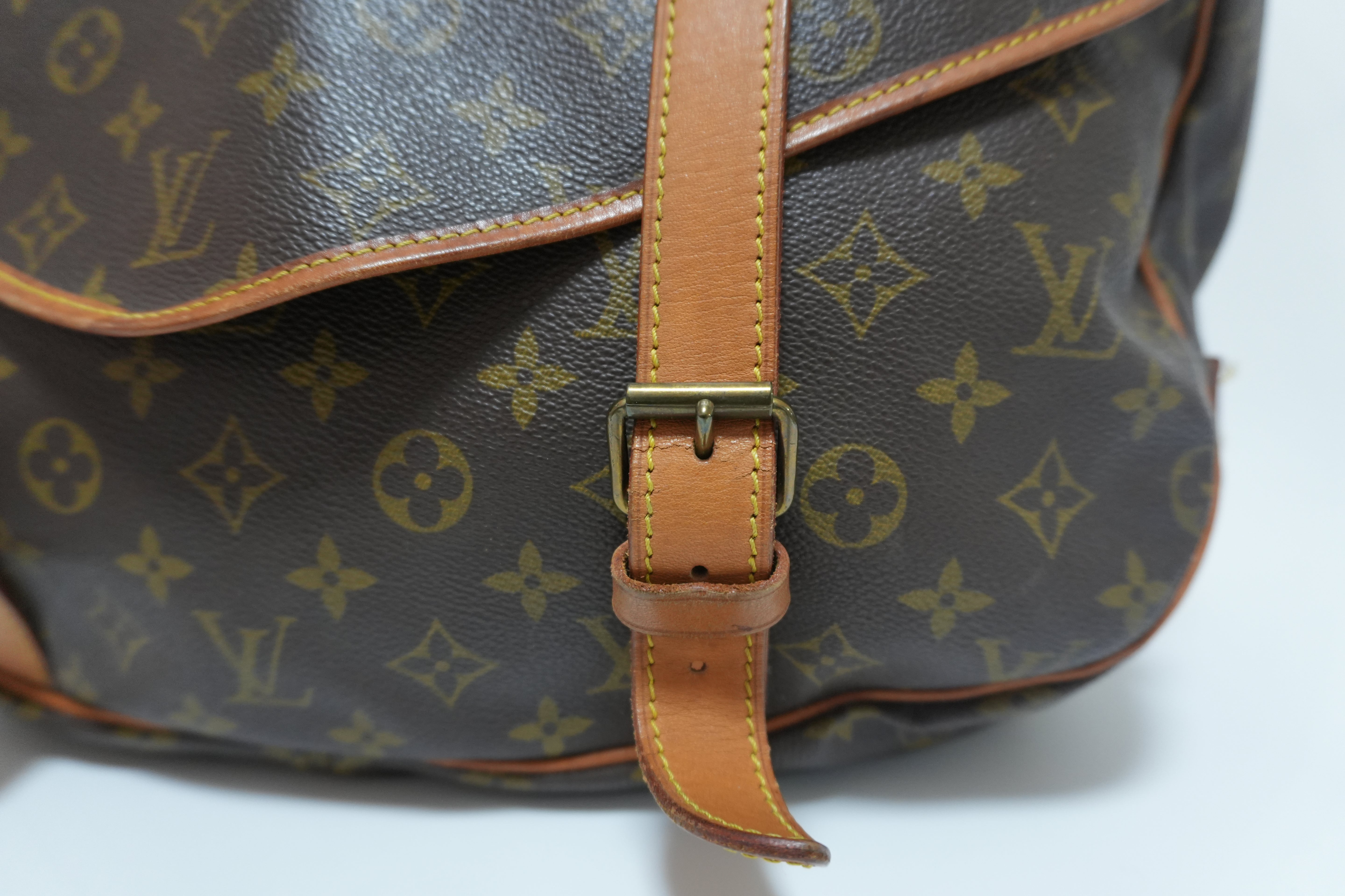 Louis Vuitton Monogram Saumur 43 Messenger Bag Used