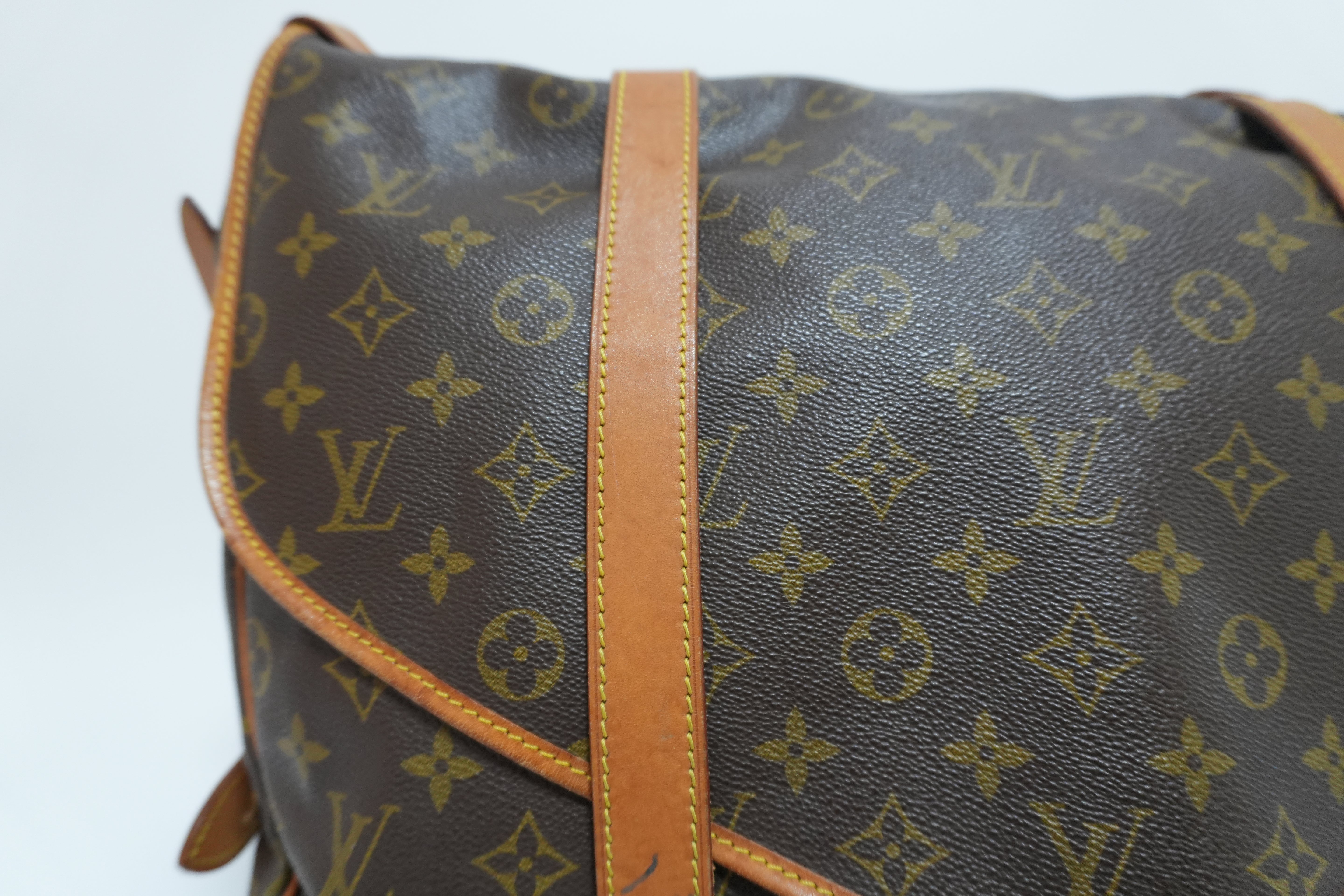 Louis Vuitton Monogram Saumur 43 Messenger Bag Used