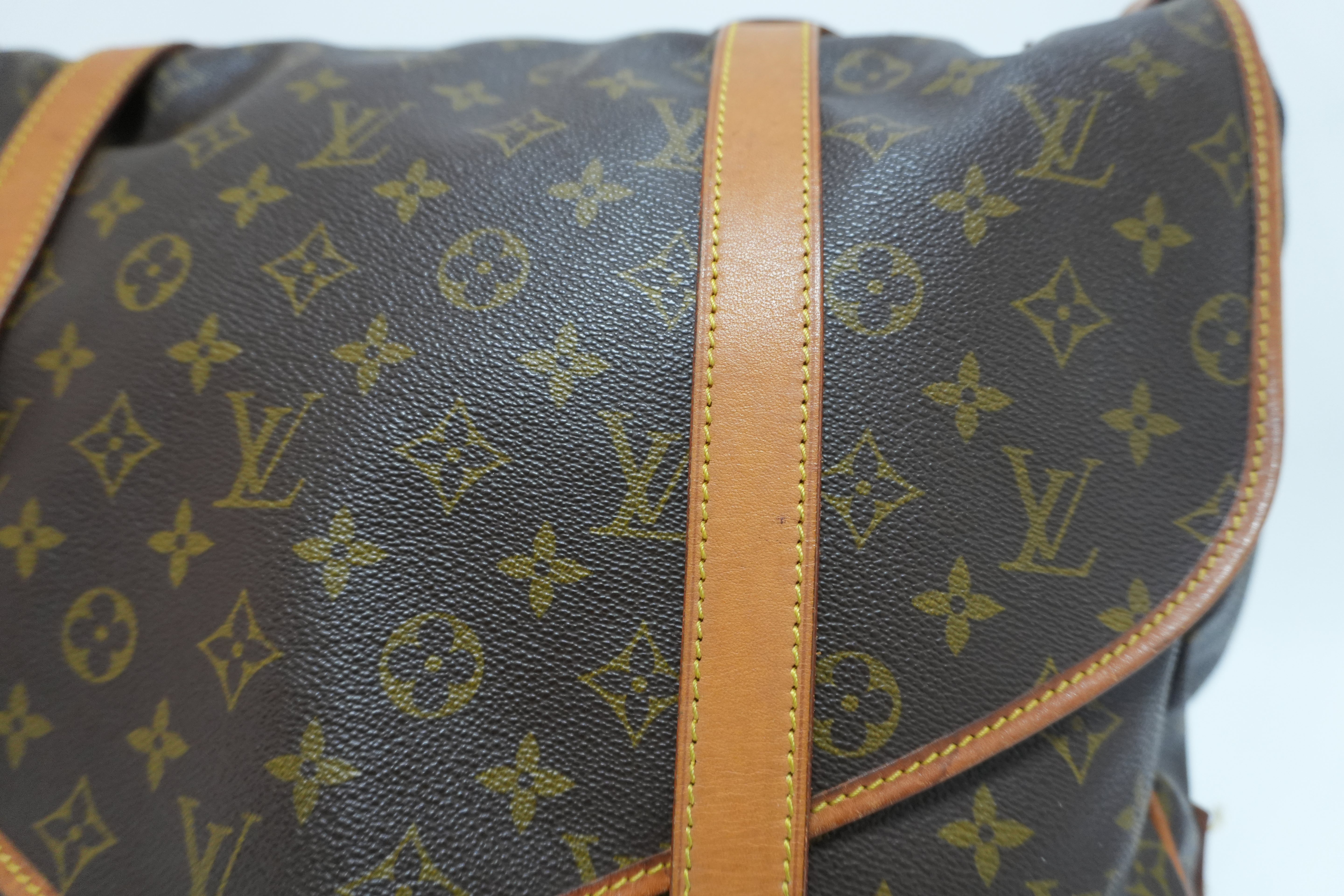 Louis Vuitton Monogram Saumur 43 Messenger Bag Used