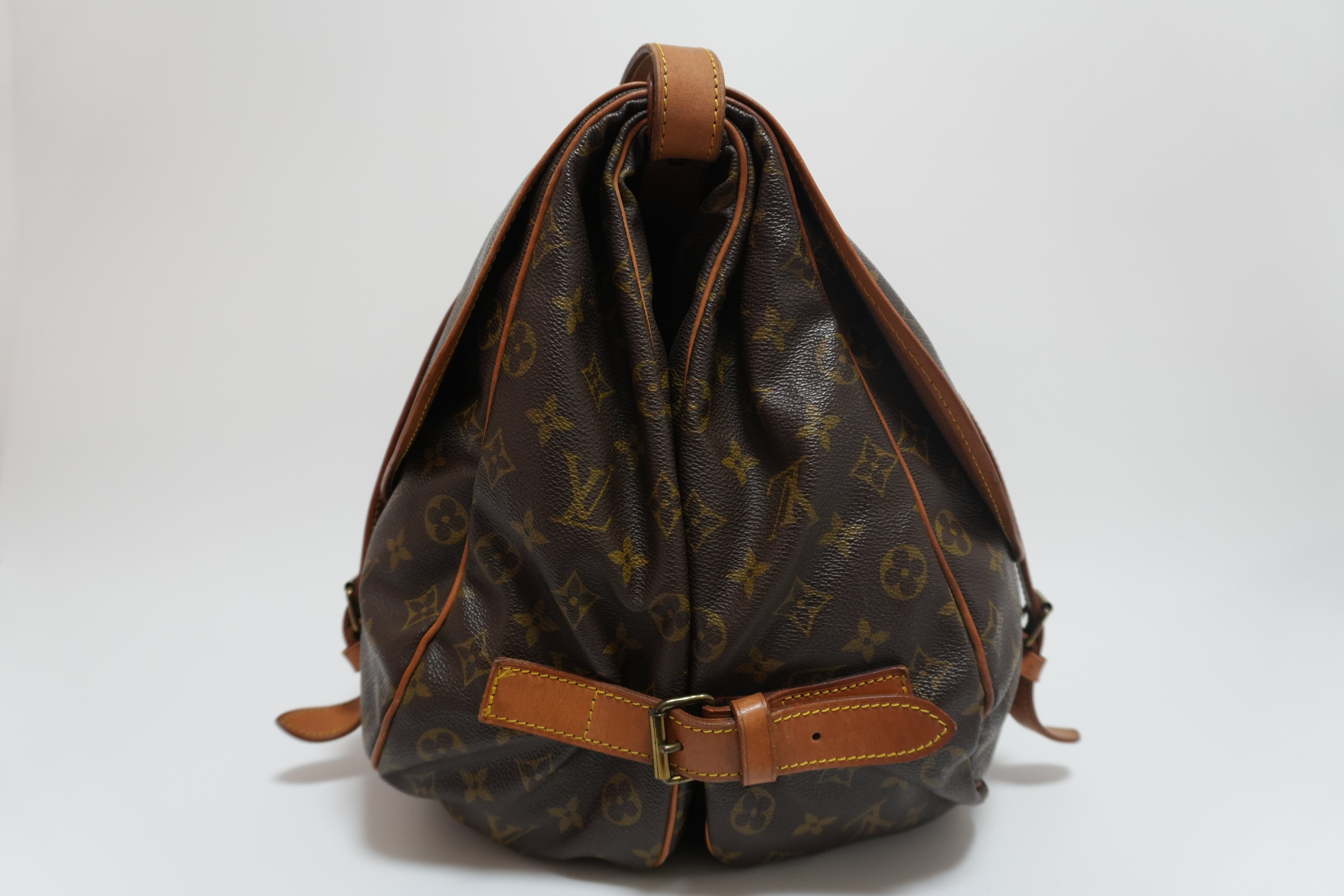 Louis Vuitton Monogram Saumur 43 Messenger Bag Used