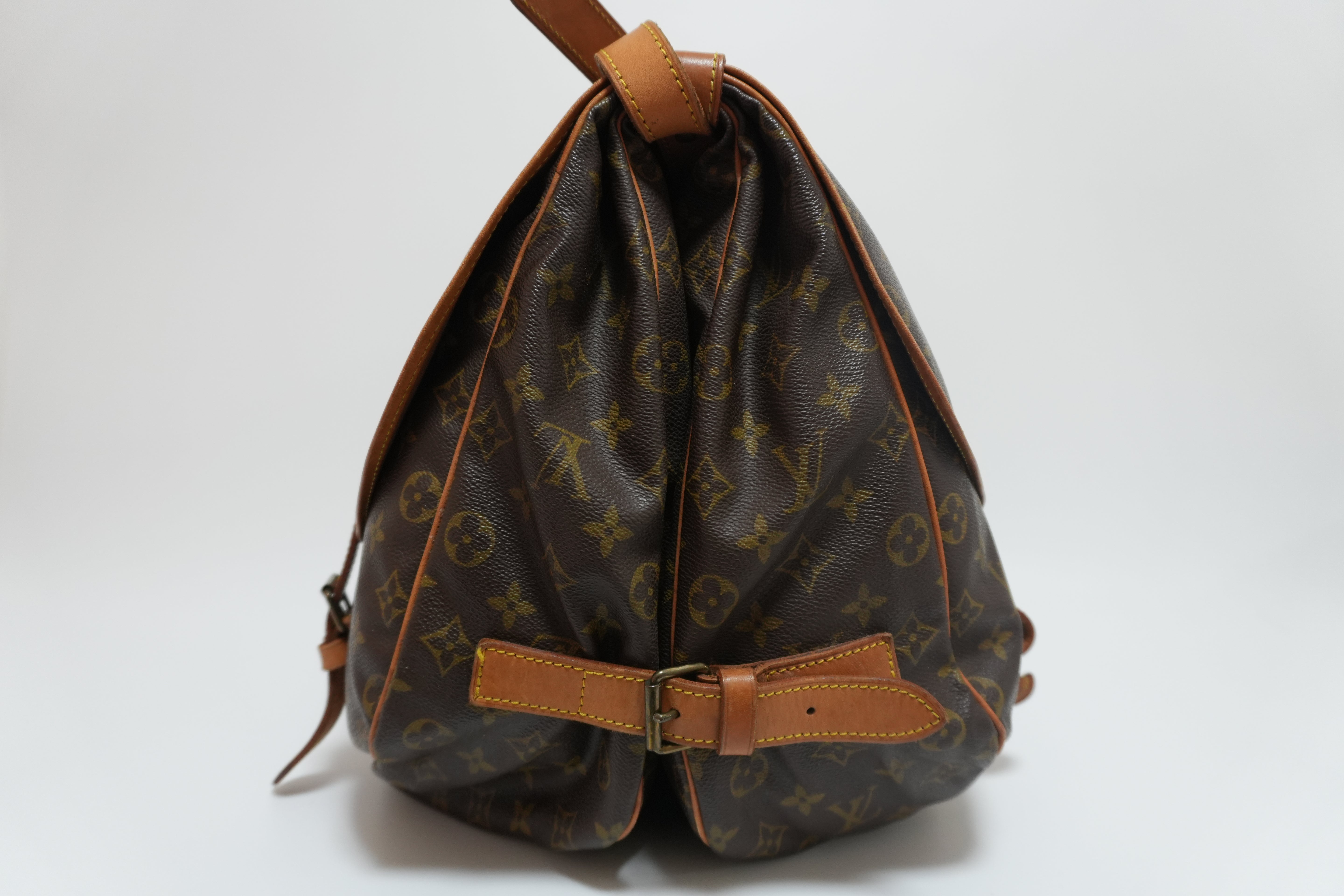 Louis Vuitton Monogram Saumur 43 Messenger Bag Used