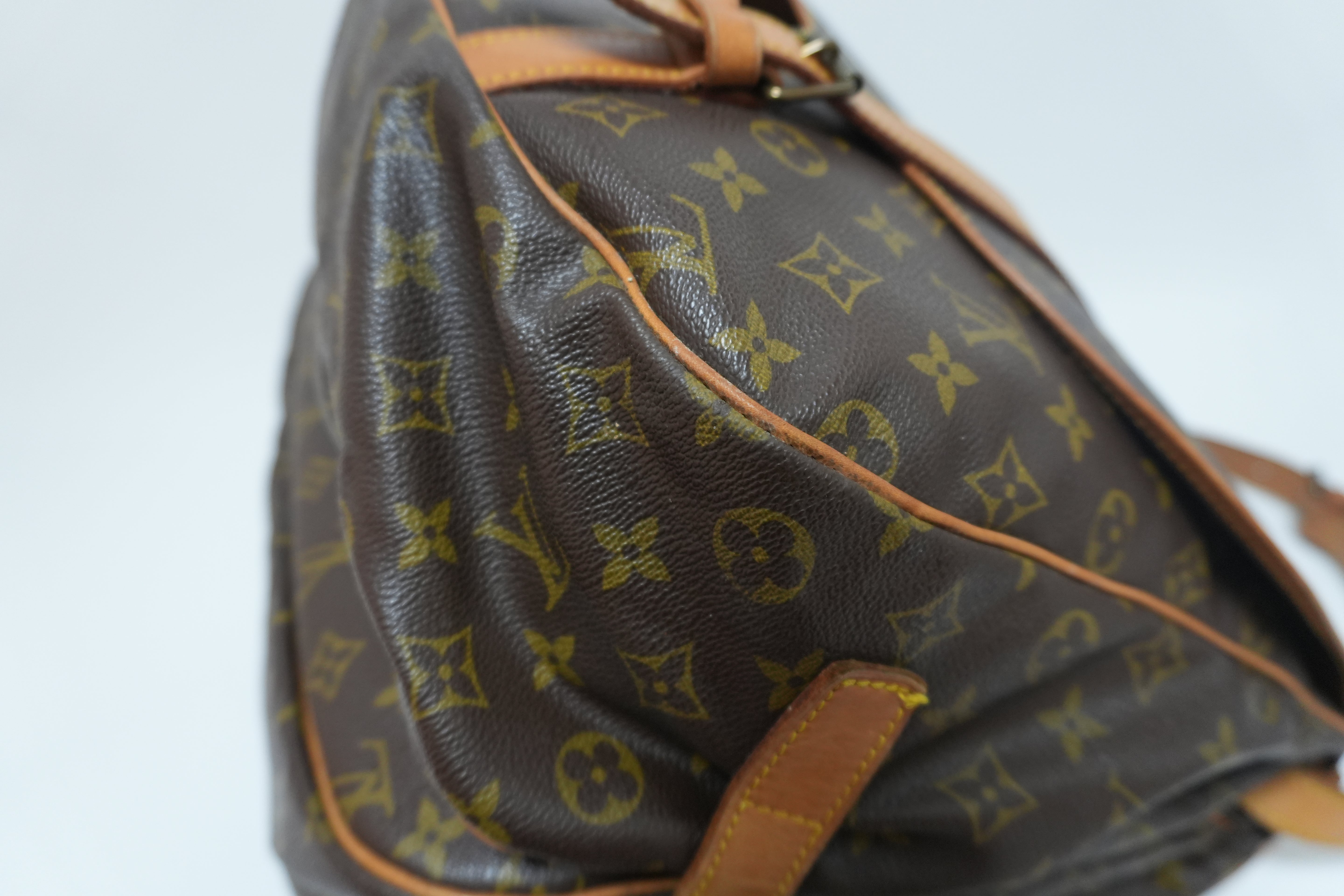 Louis Vuitton Monogram Saumur 43 Messenger Bag Used