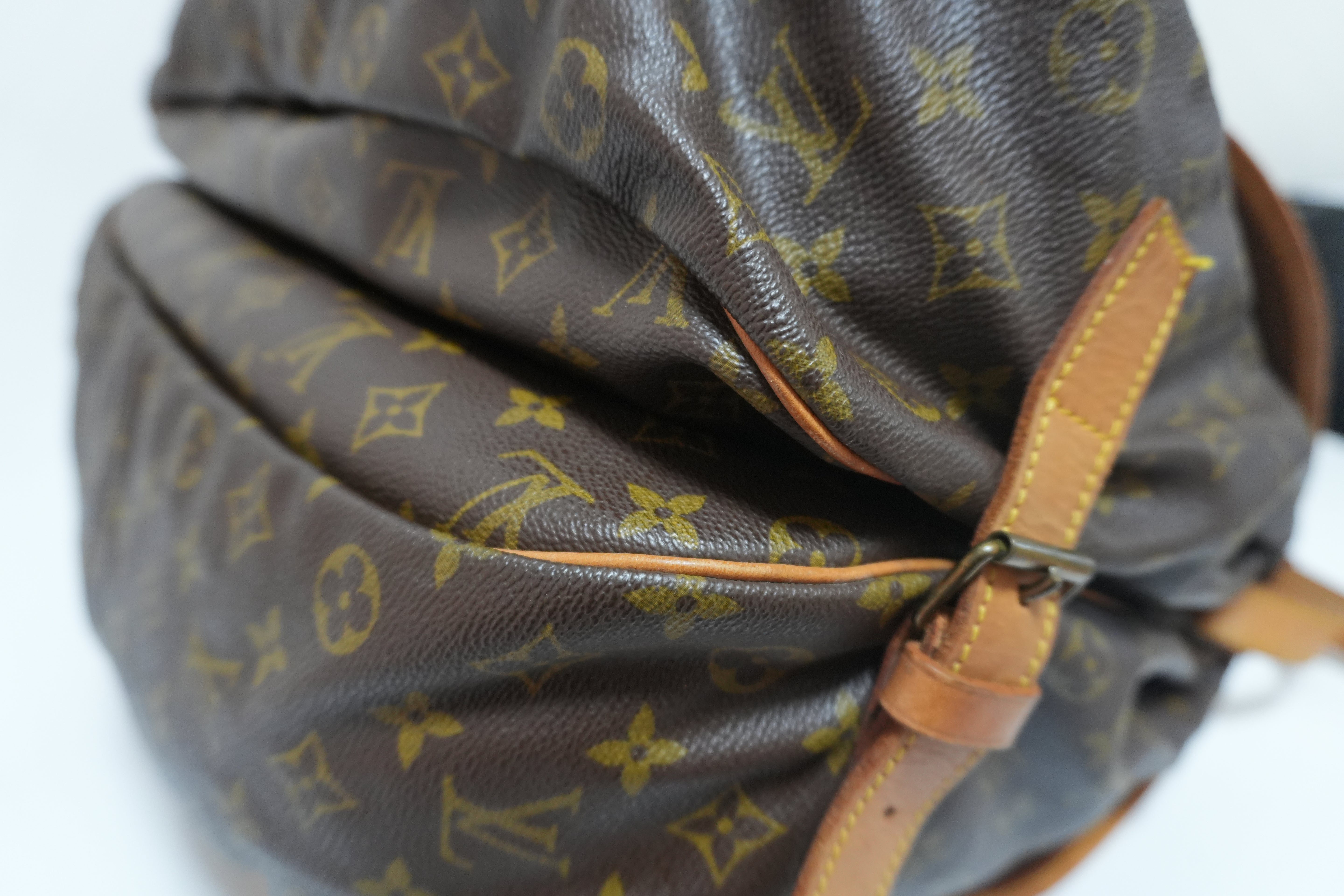 Louis Vuitton Monogram Saumur 43 Messenger Bag Used