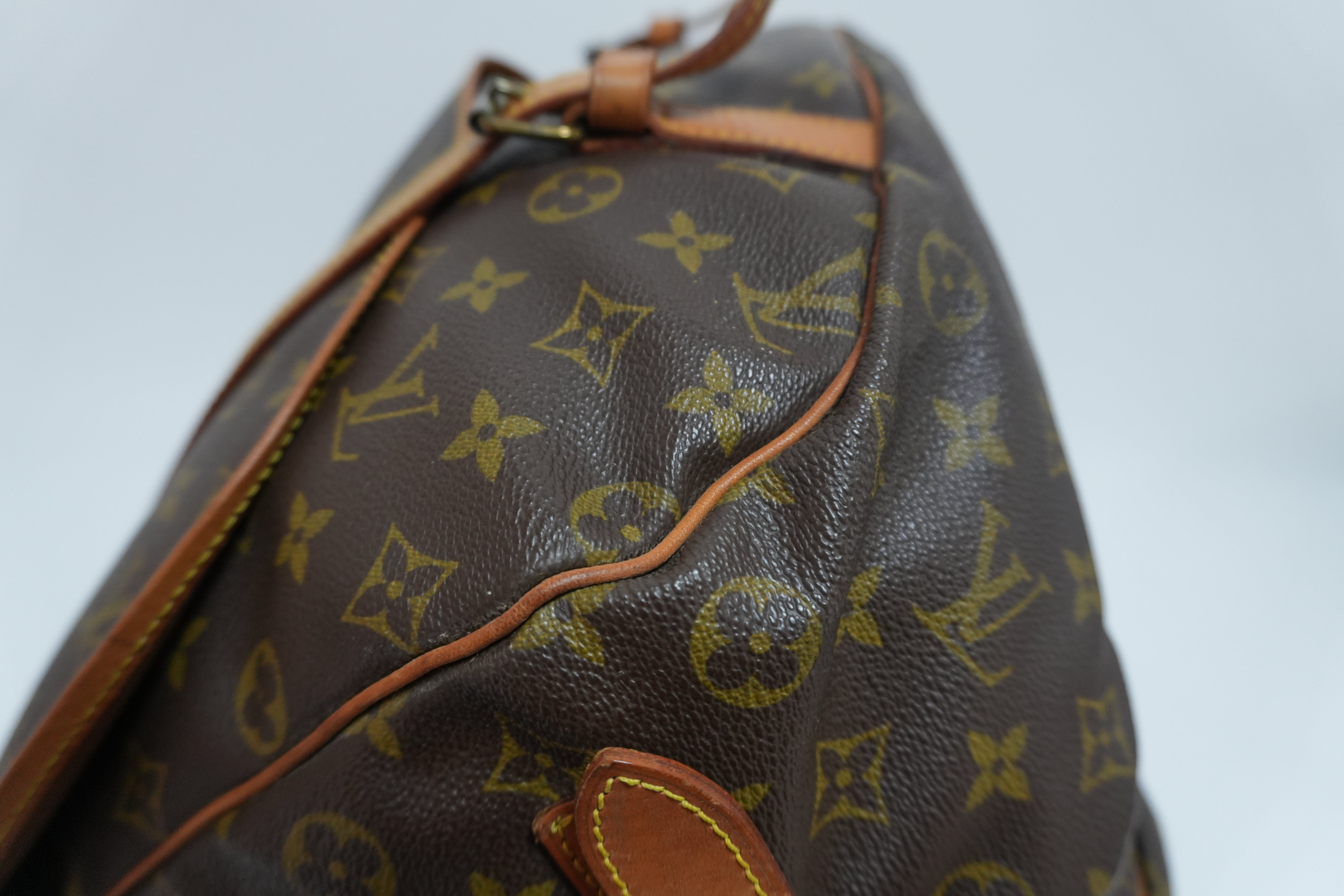 Louis Vuitton Monogram Saumur 43 Messenger Bag Used