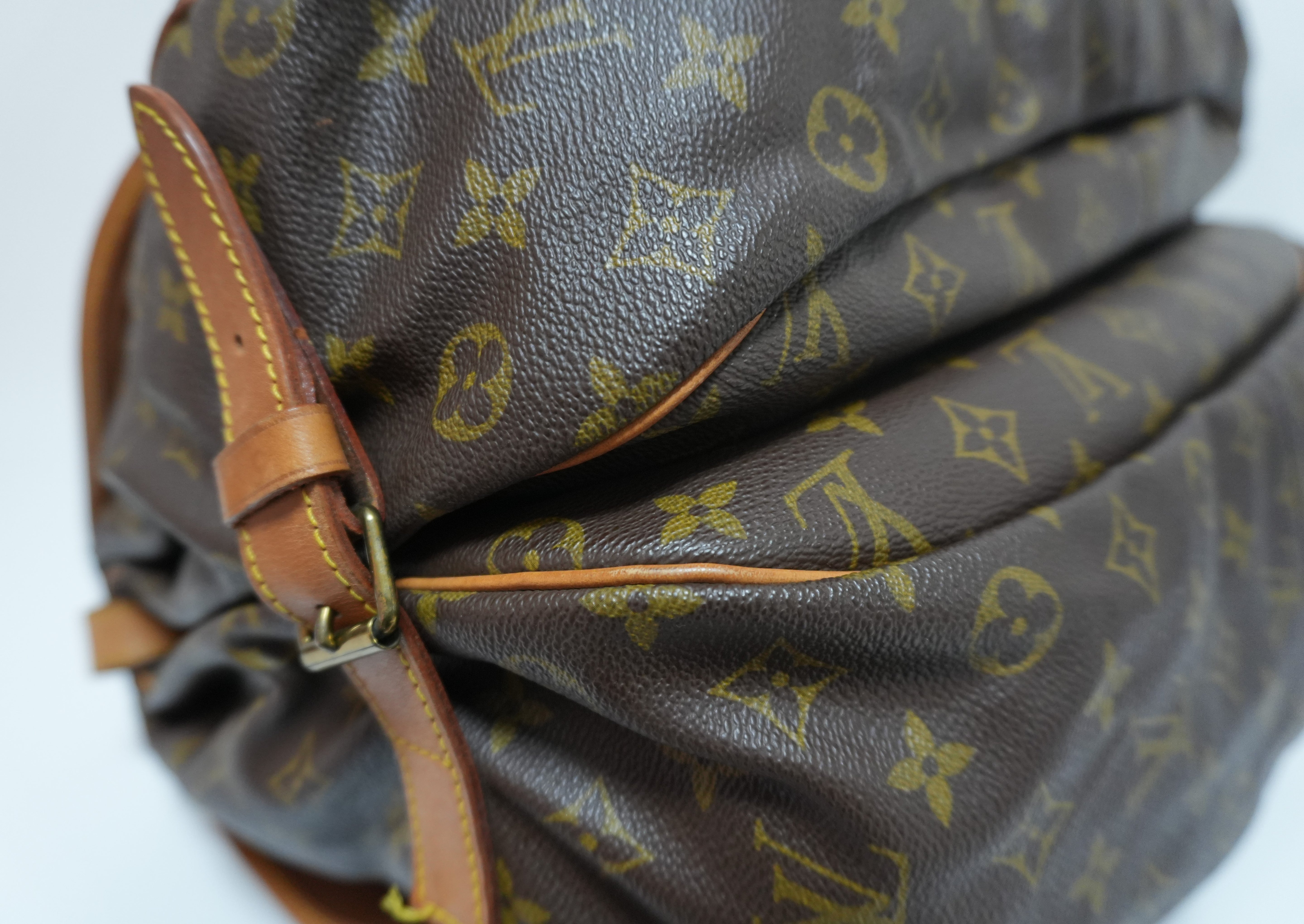 Louis Vuitton Monogram Saumur 43 Messenger Bag Used