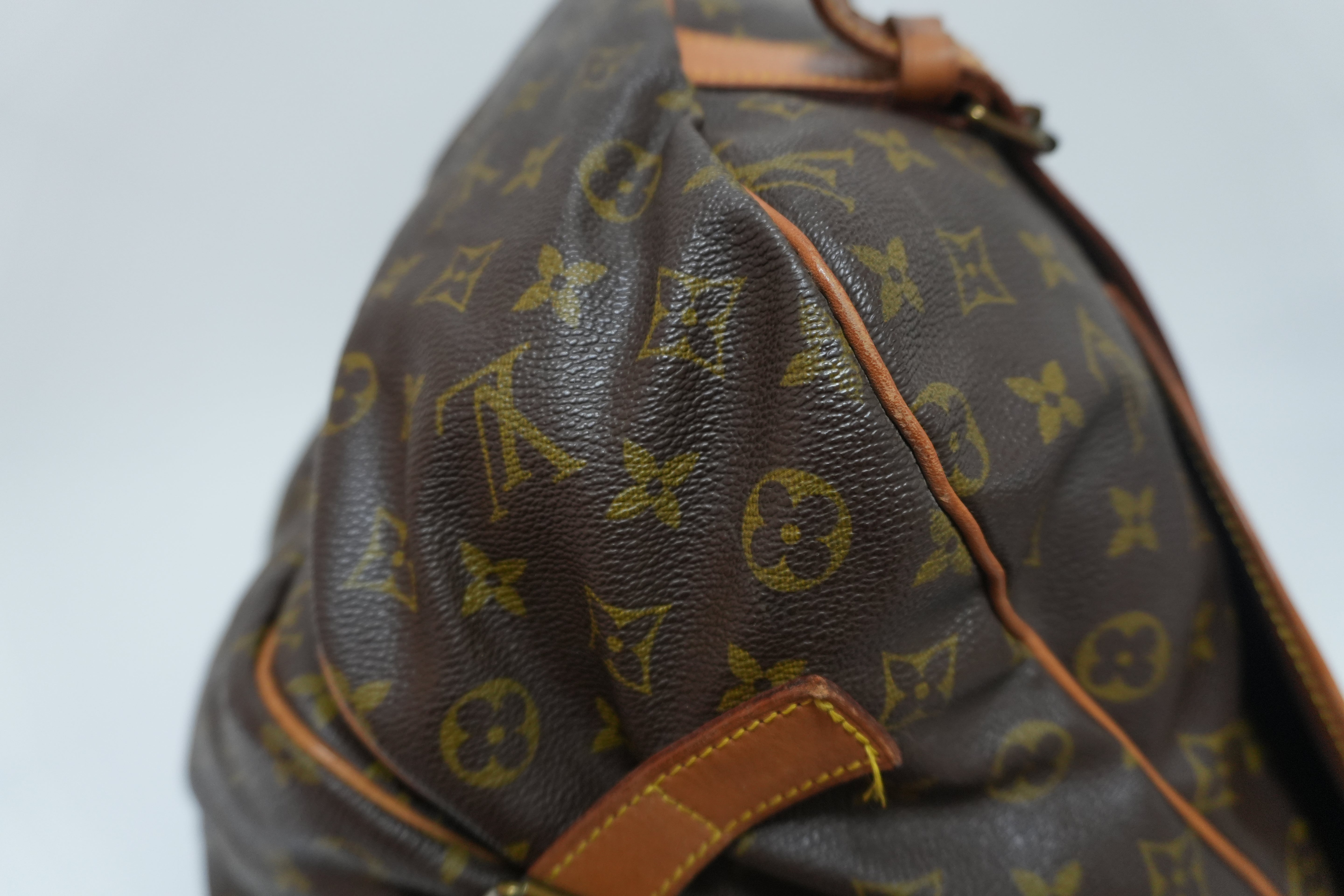 Louis Vuitton Monogram Saumur 43 Messenger Bag Used