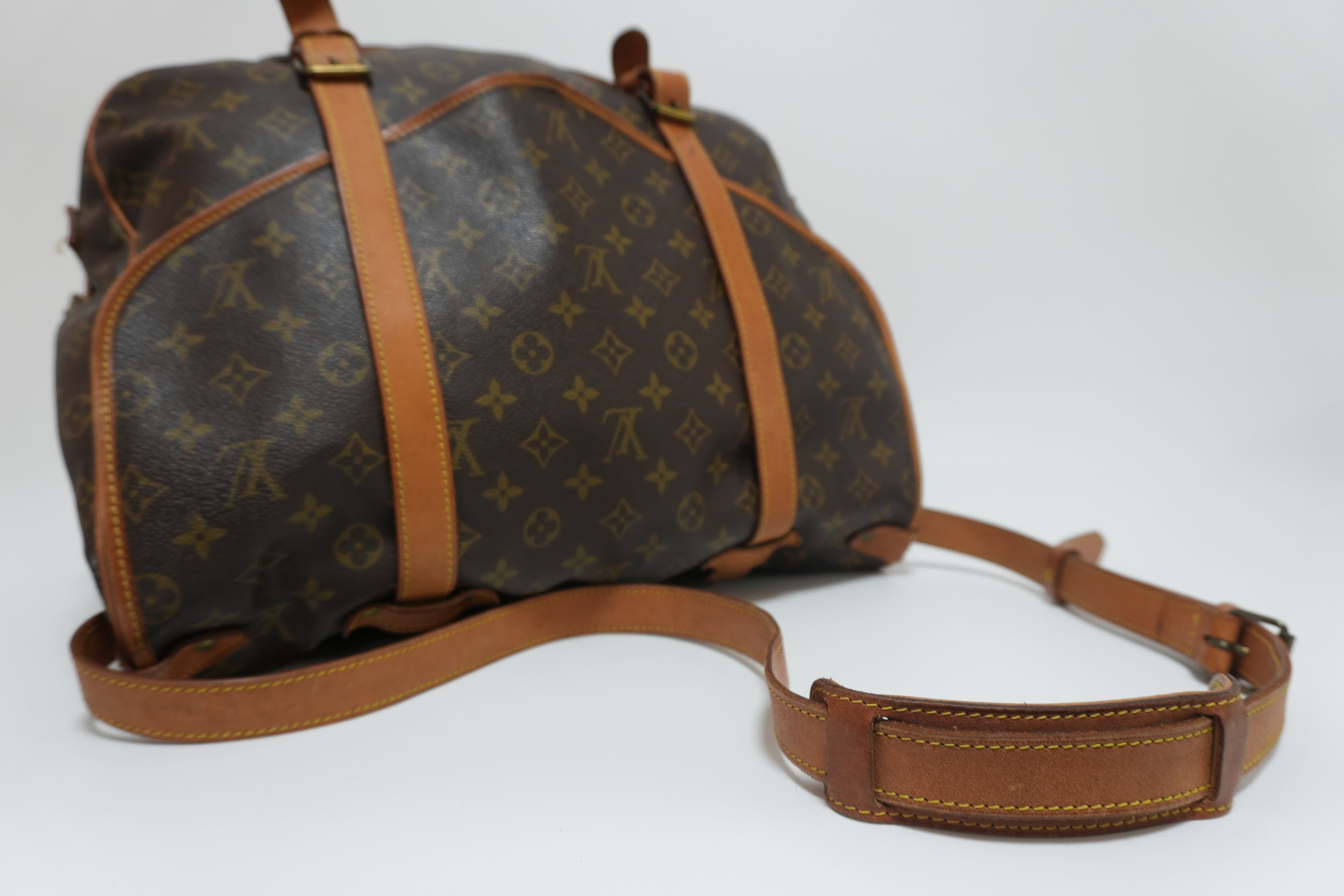 Louis Vuitton Monogram Saumur 43 Messenger Bag Used