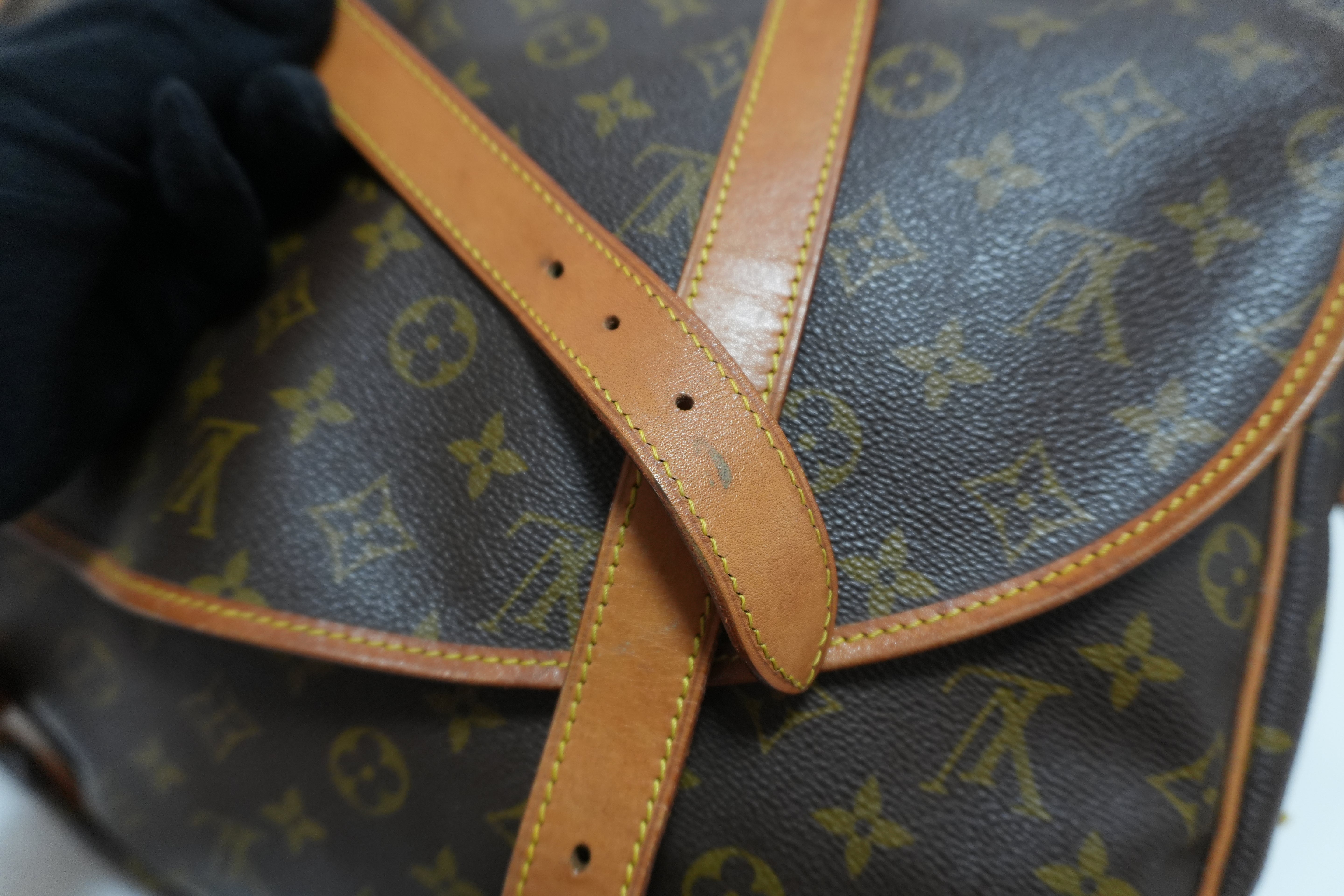 Louis Vuitton Monogram Saumur 43 Messenger Bag Used