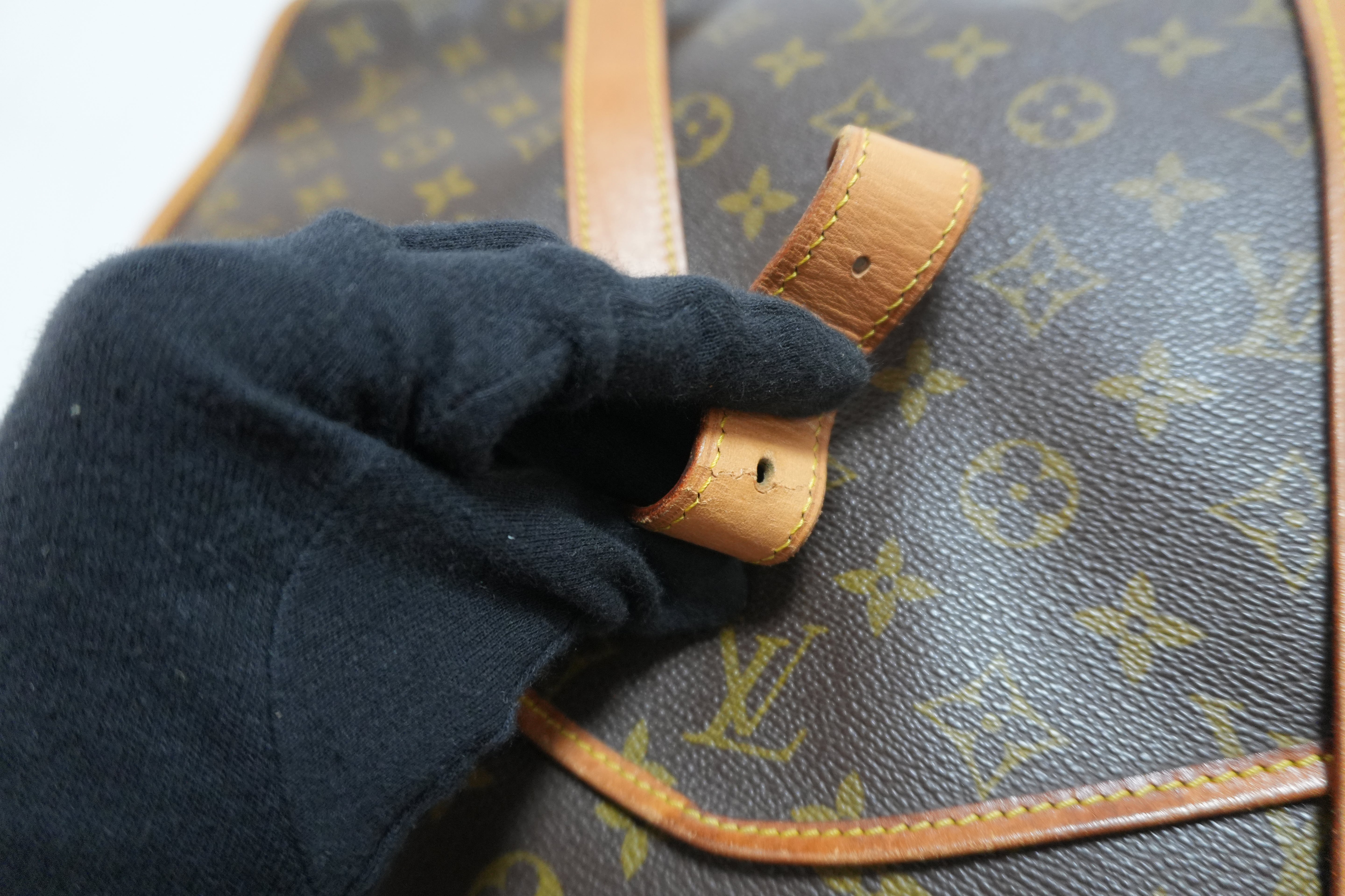 Louis Vuitton Monogram Saumur 43 Messenger Bag Used