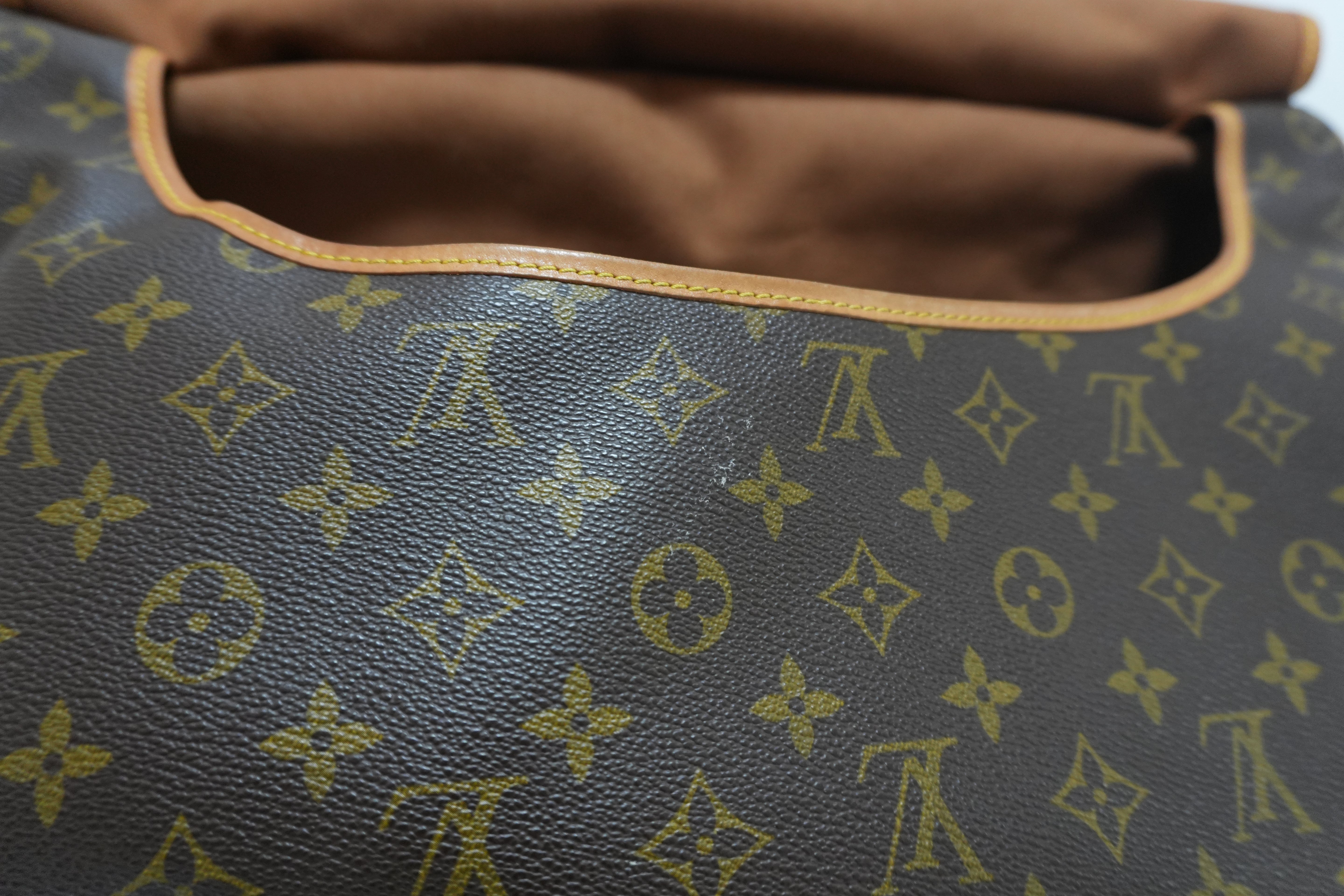 Louis Vuitton Monogram Saumur 43 Messenger Bag Used