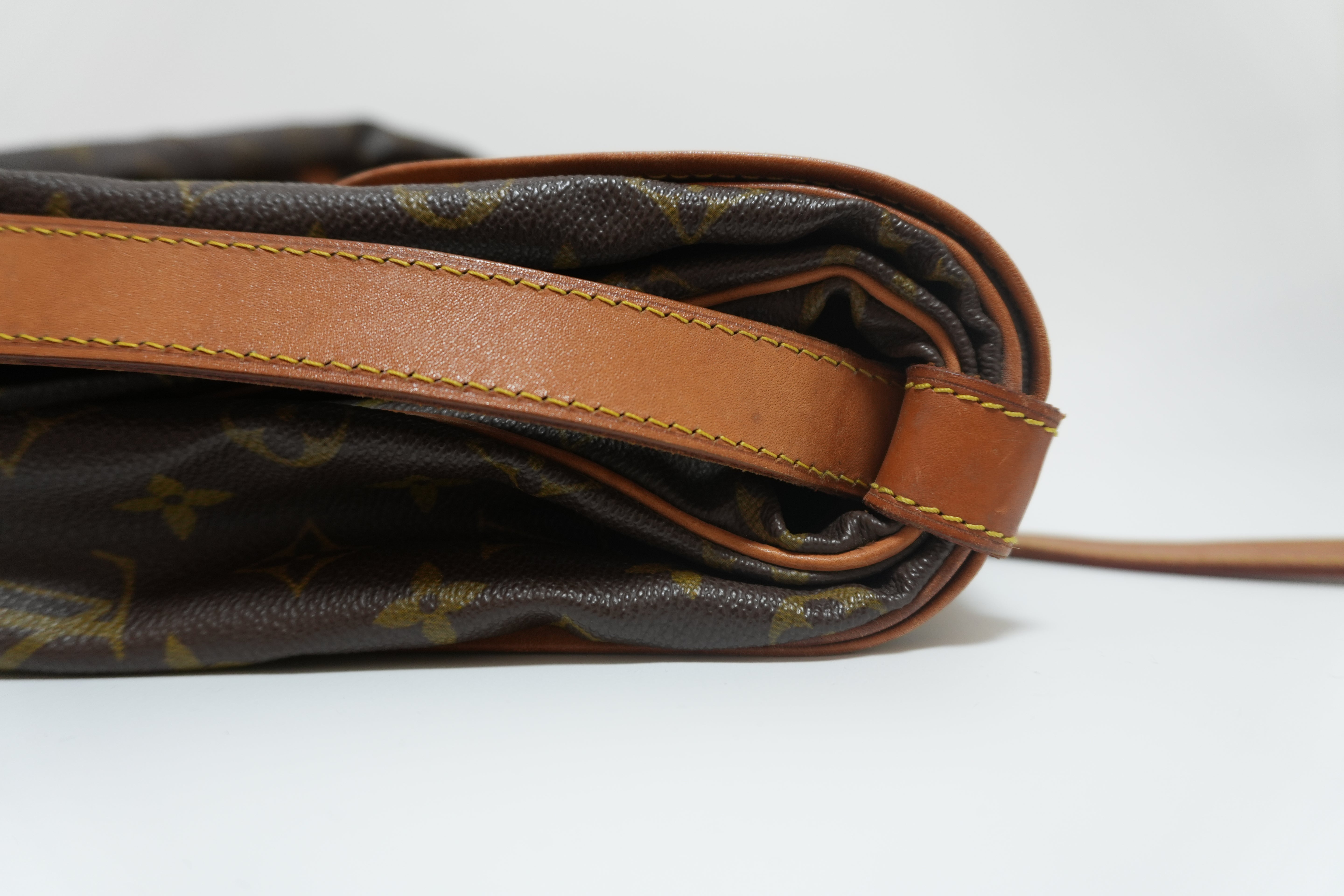 Louis Vuitton Monogram Saumur 43 Messenger Bag Used