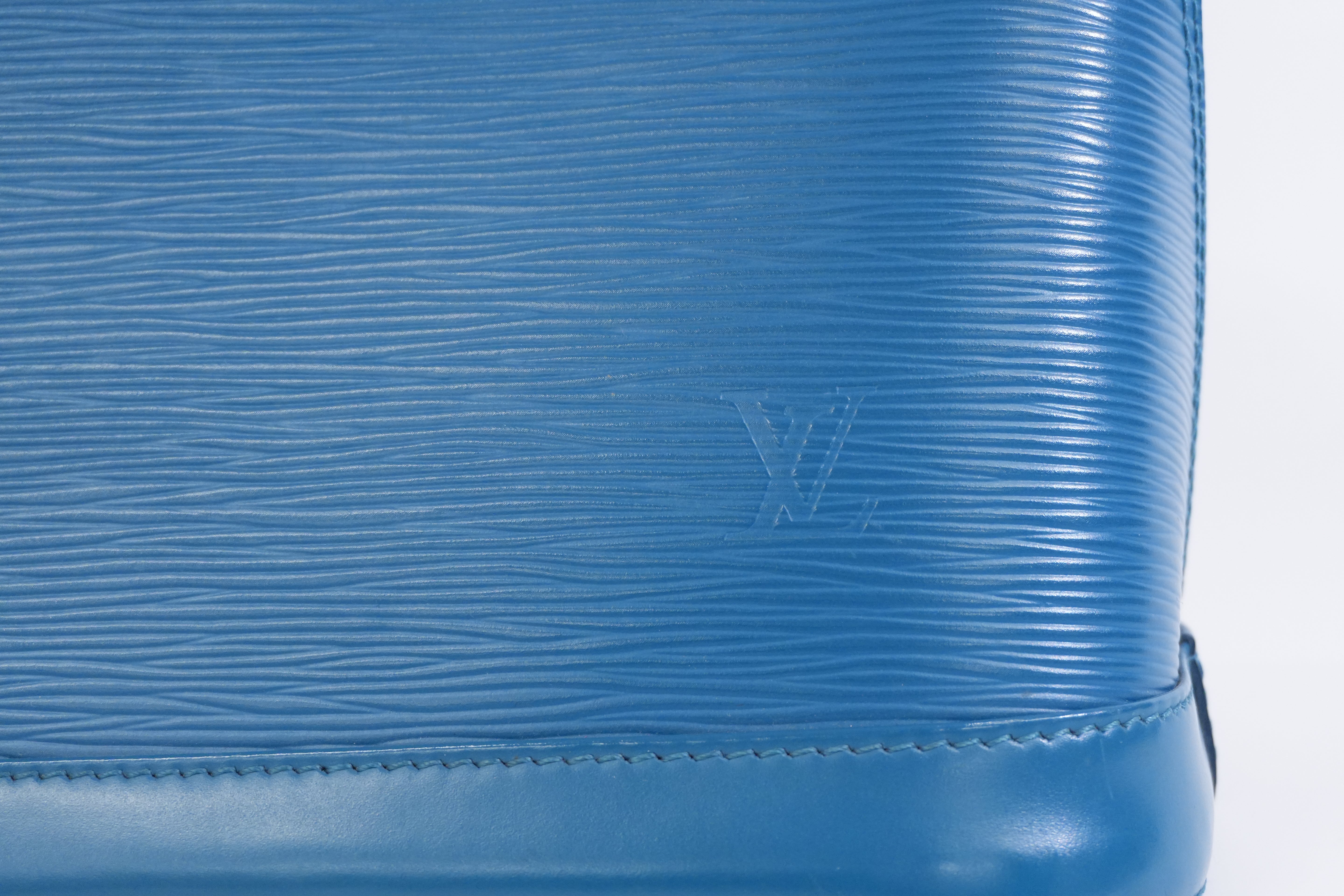 Pre-owned Louis Vuitton Epi Alma PM Cyan Handbag Teal