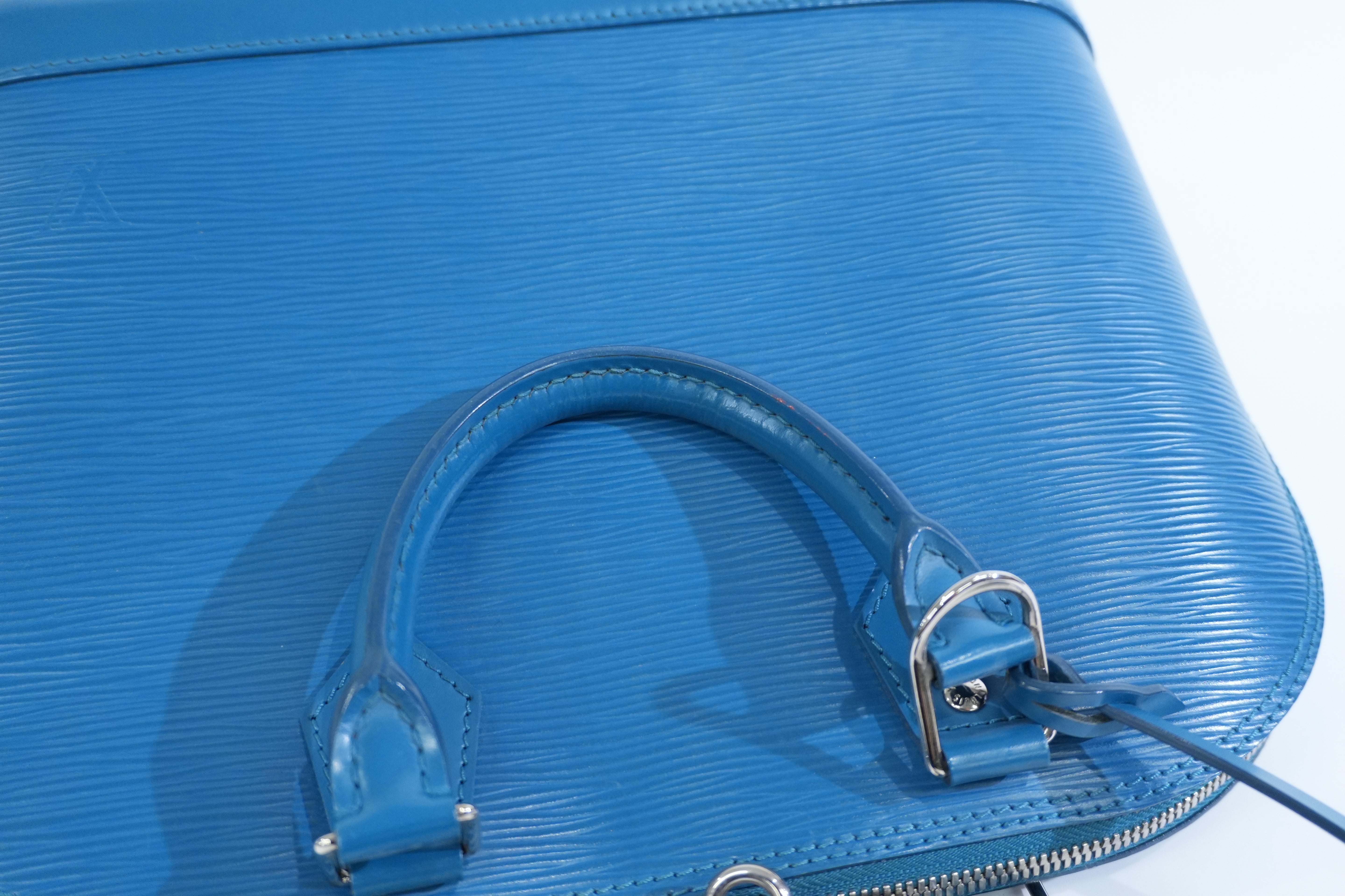 Pre-owned Louis Vuitton Epi Alma PM Cyan Handbag Teal