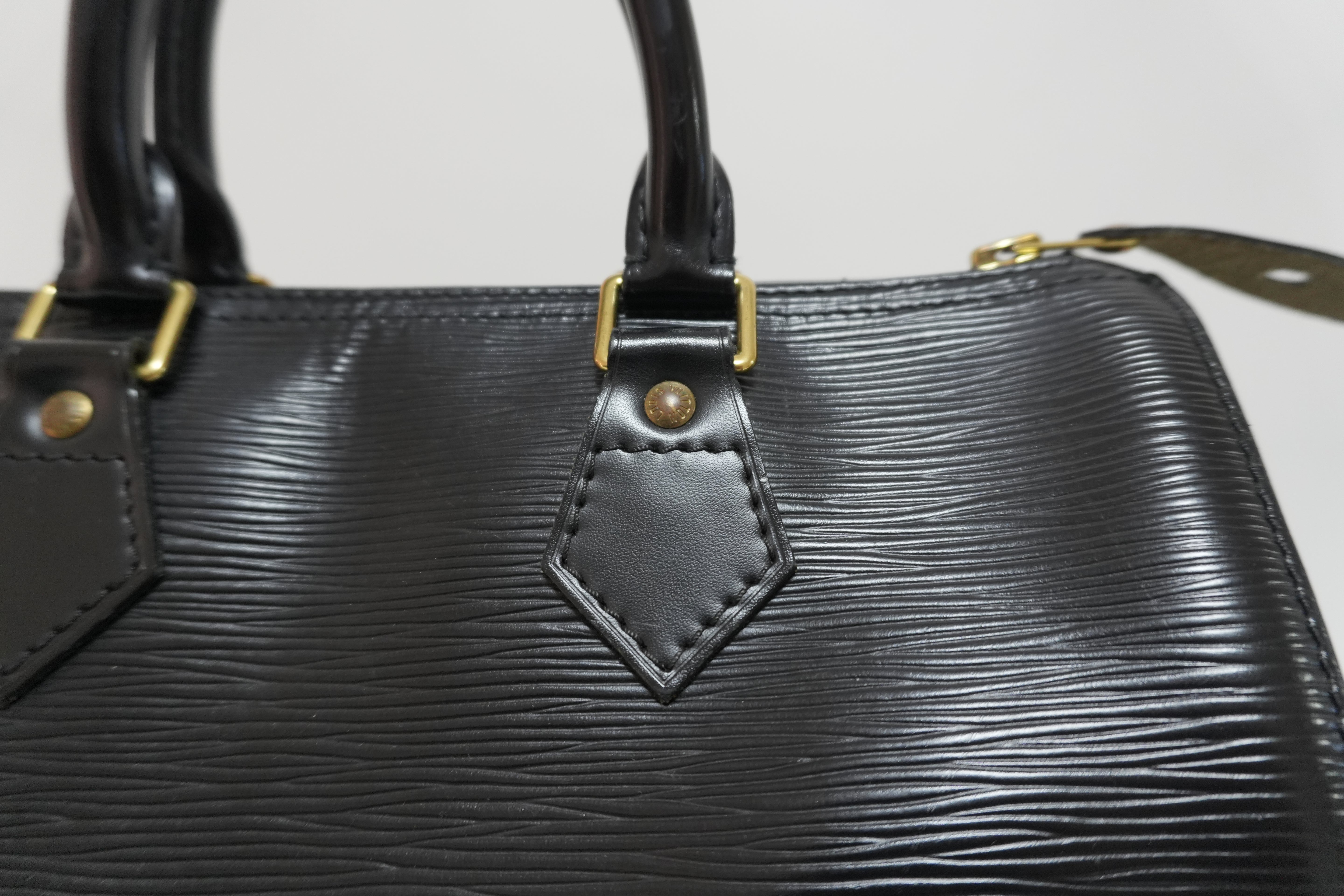 Louis Vuitton Epi Speedy 25 Handbag Black Used