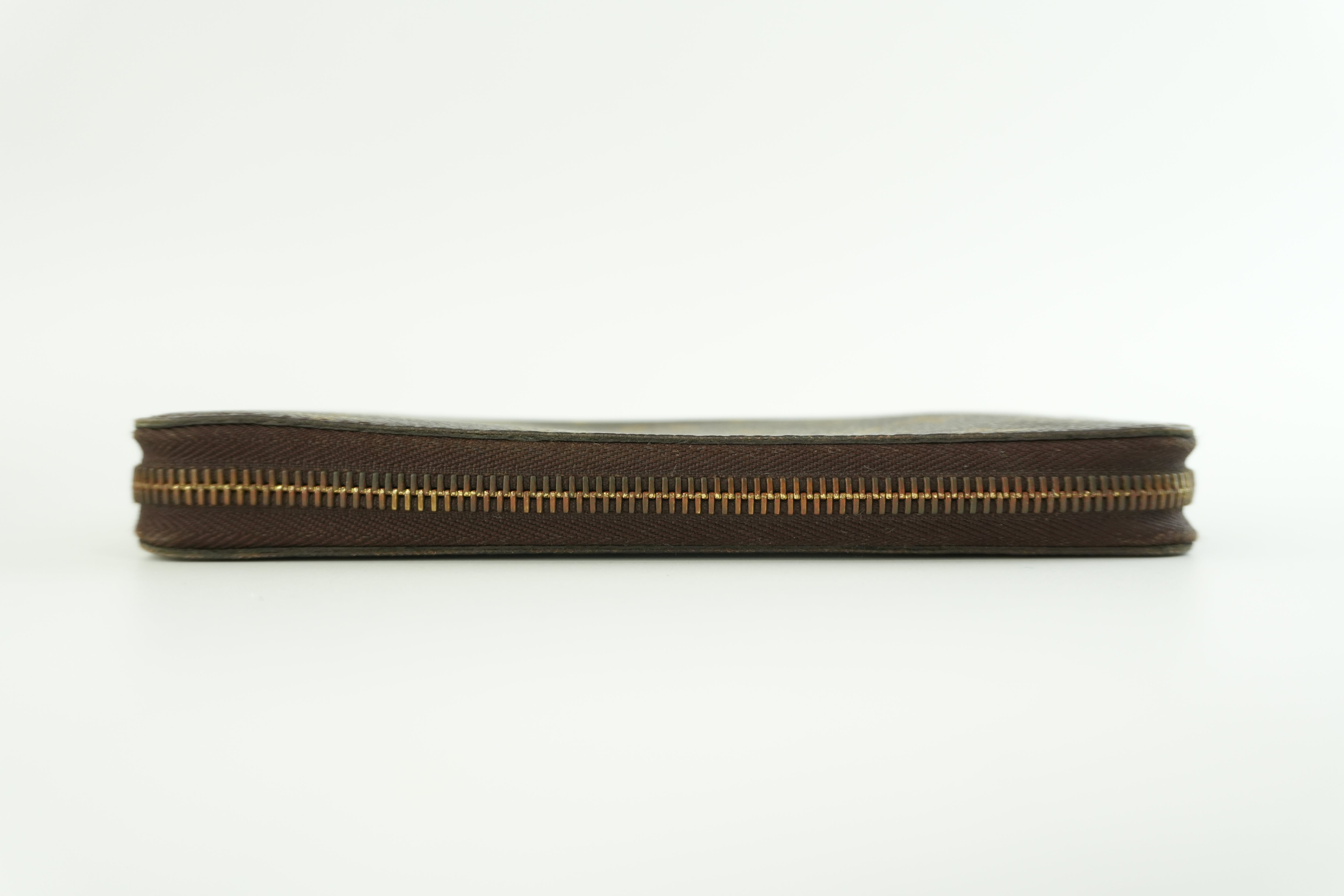 Louis Vuitton Monogram Zippy Wallet Used