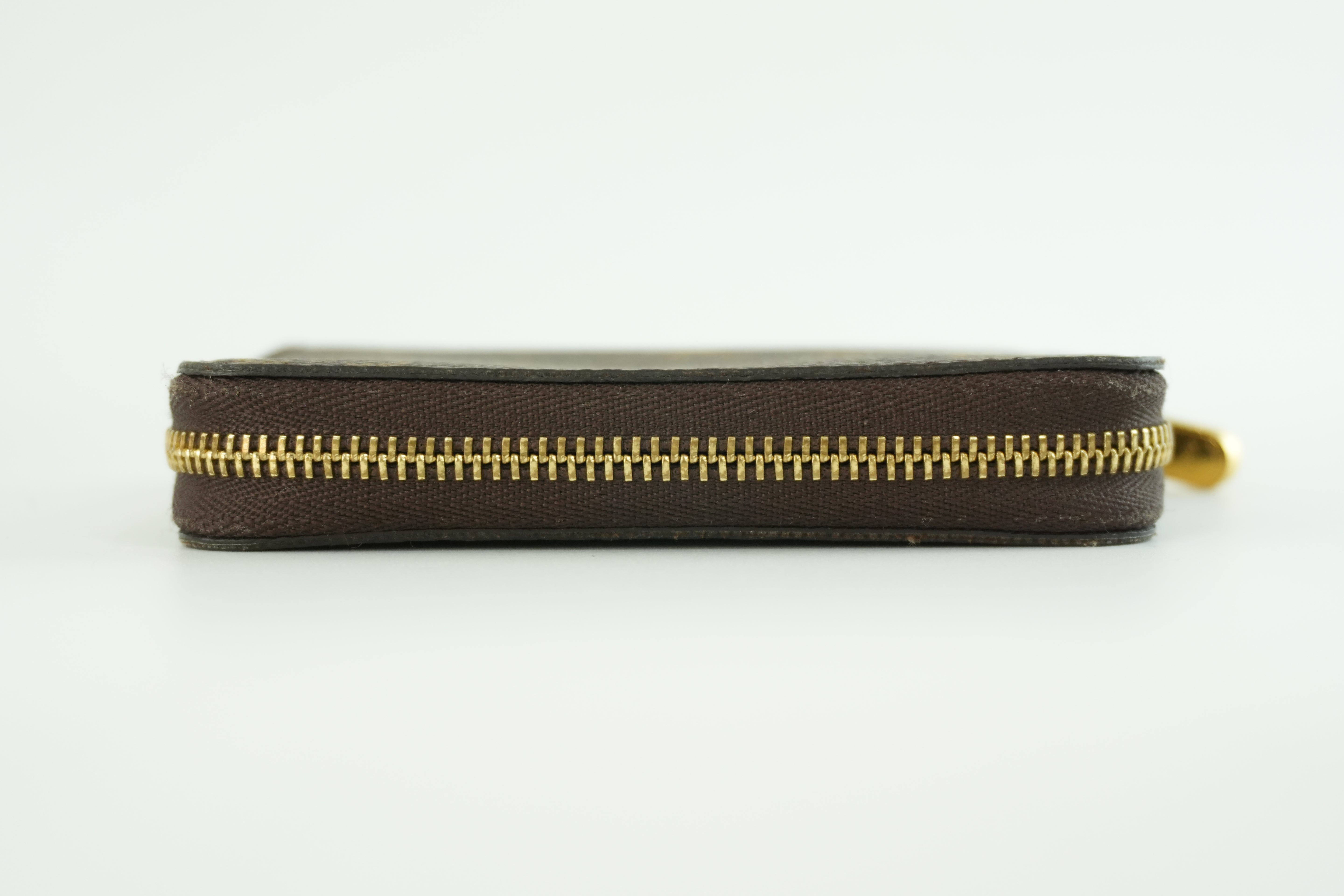 Louis Vuitton Monogram Zippy Card Case Used