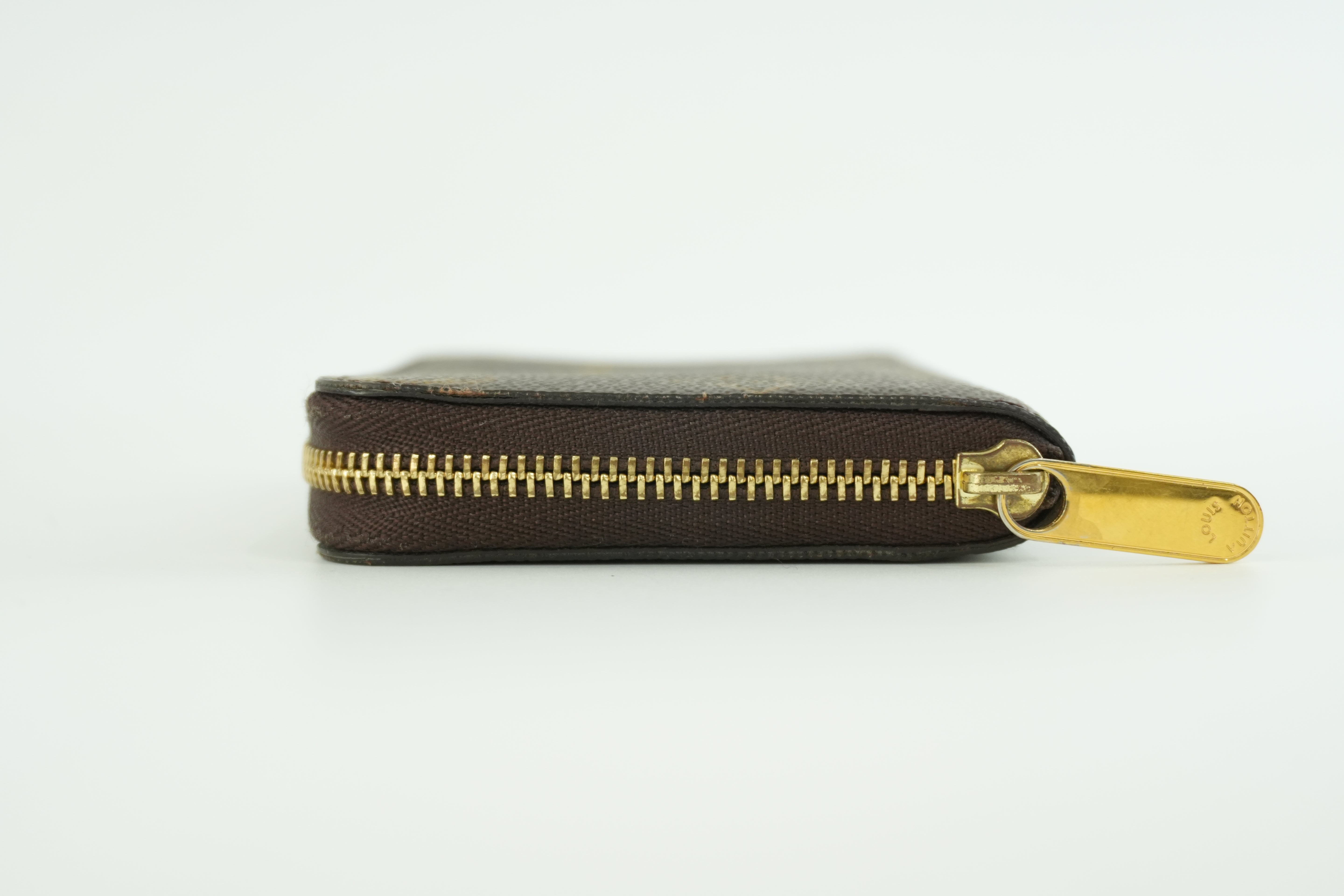 Louis Vuitton Monogram Zippy Card Case Used
