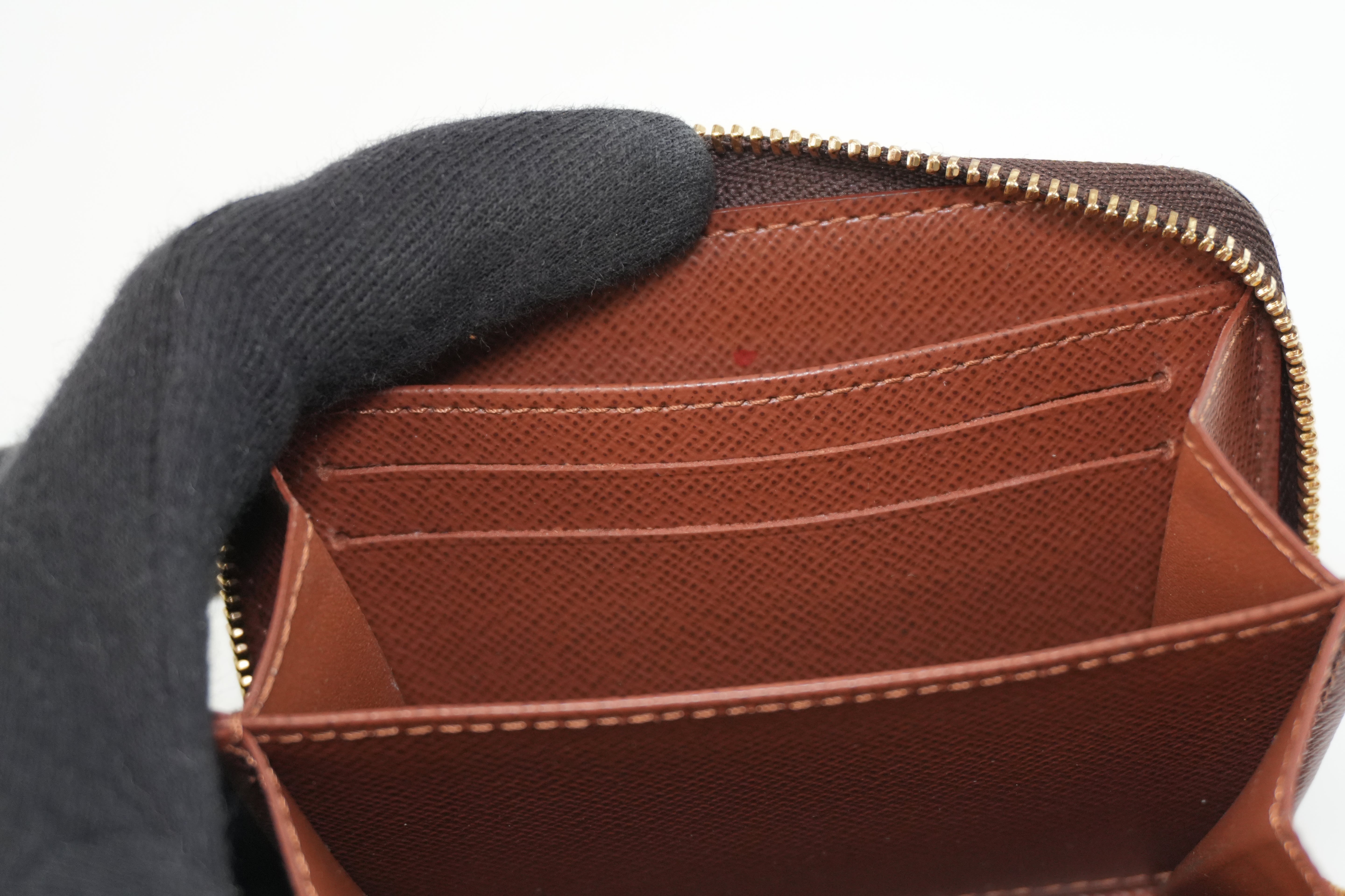 Louis Vuitton Monogram Zippy Card Case Used