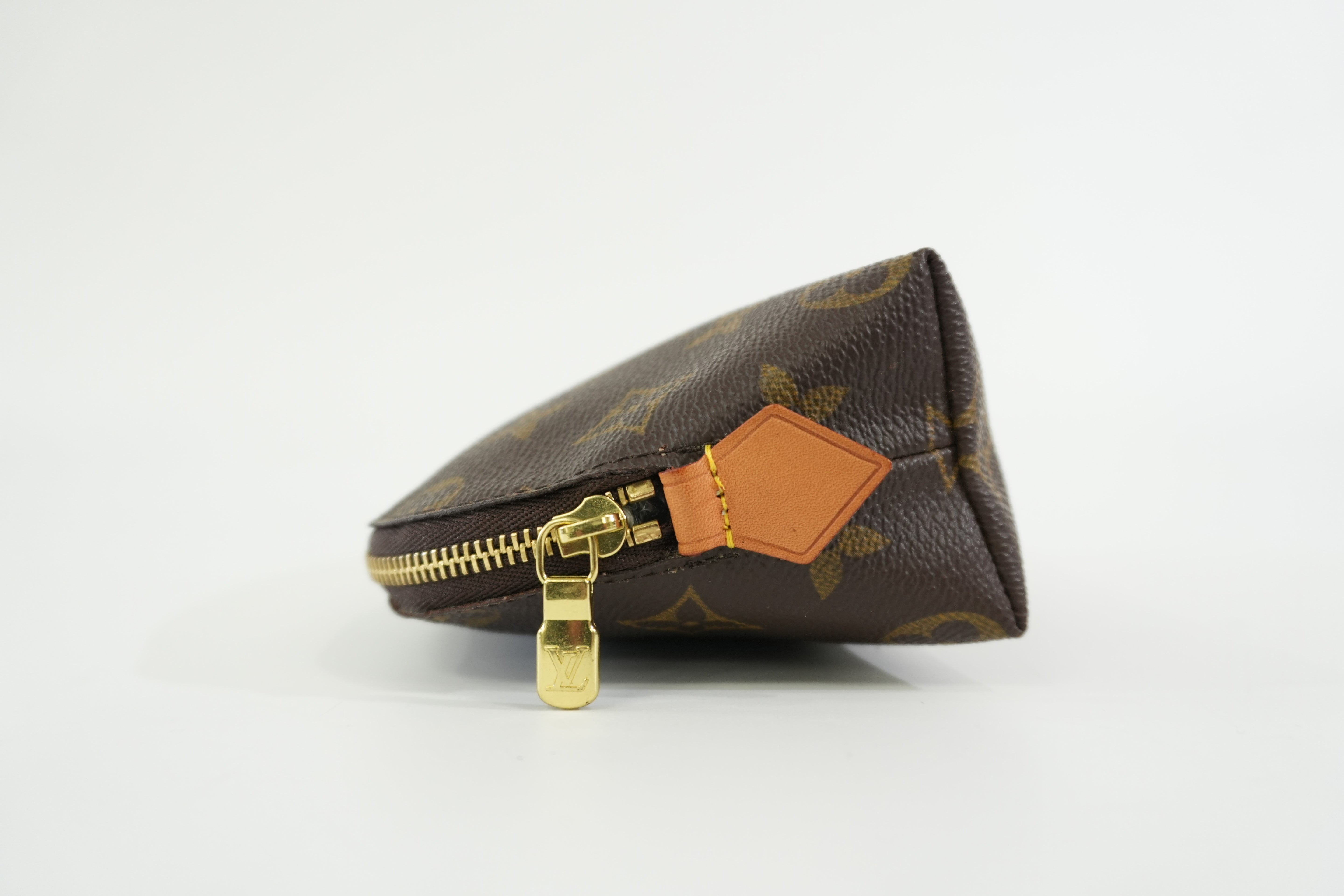 Pre-owned Louis Vuitton Monogram Cosmetic Pouch