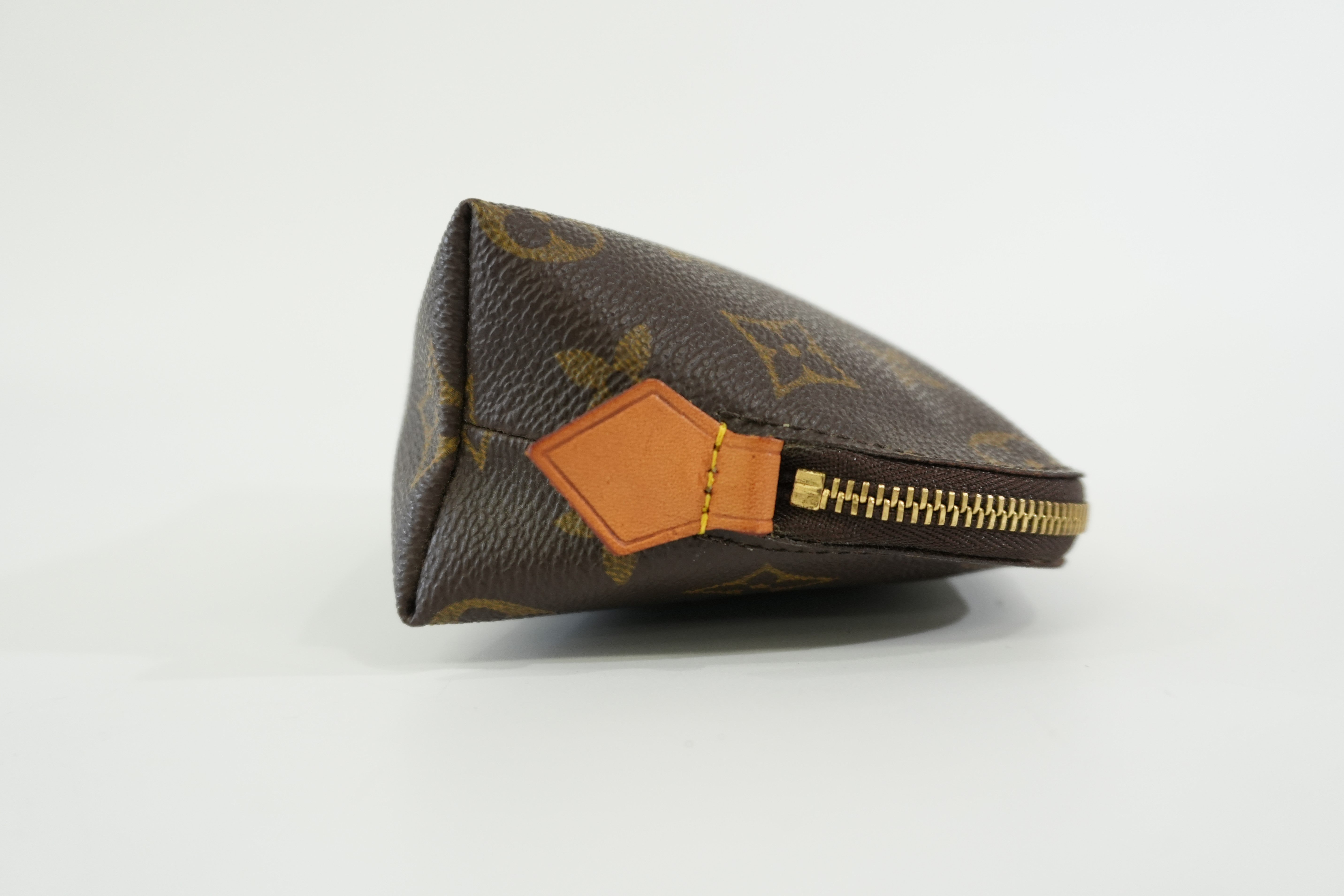 Pre-owned Louis Vuitton Monogram Cosmetic Pouch