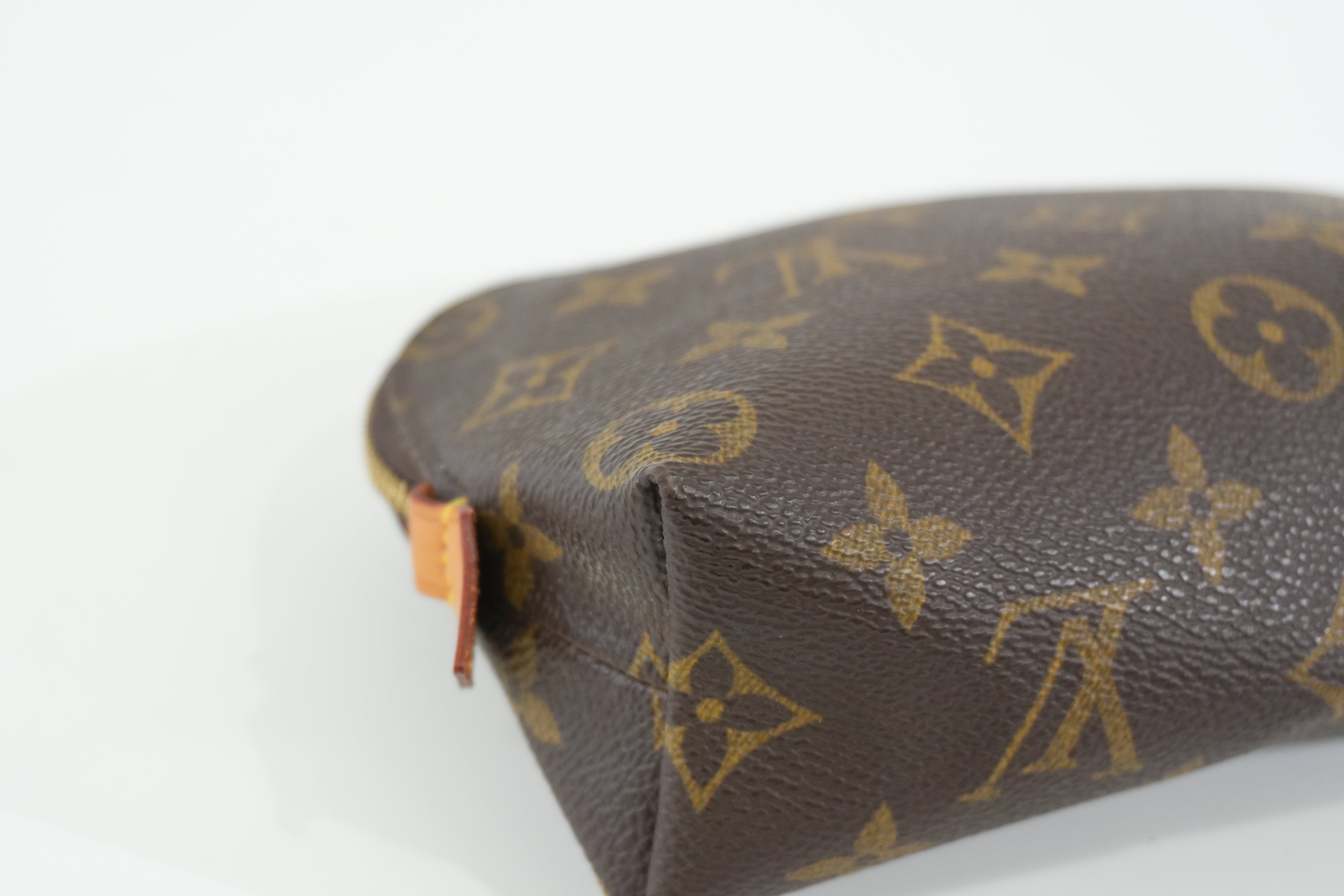 Pre-owned Louis Vuitton Monogram Cosmetic Pouch