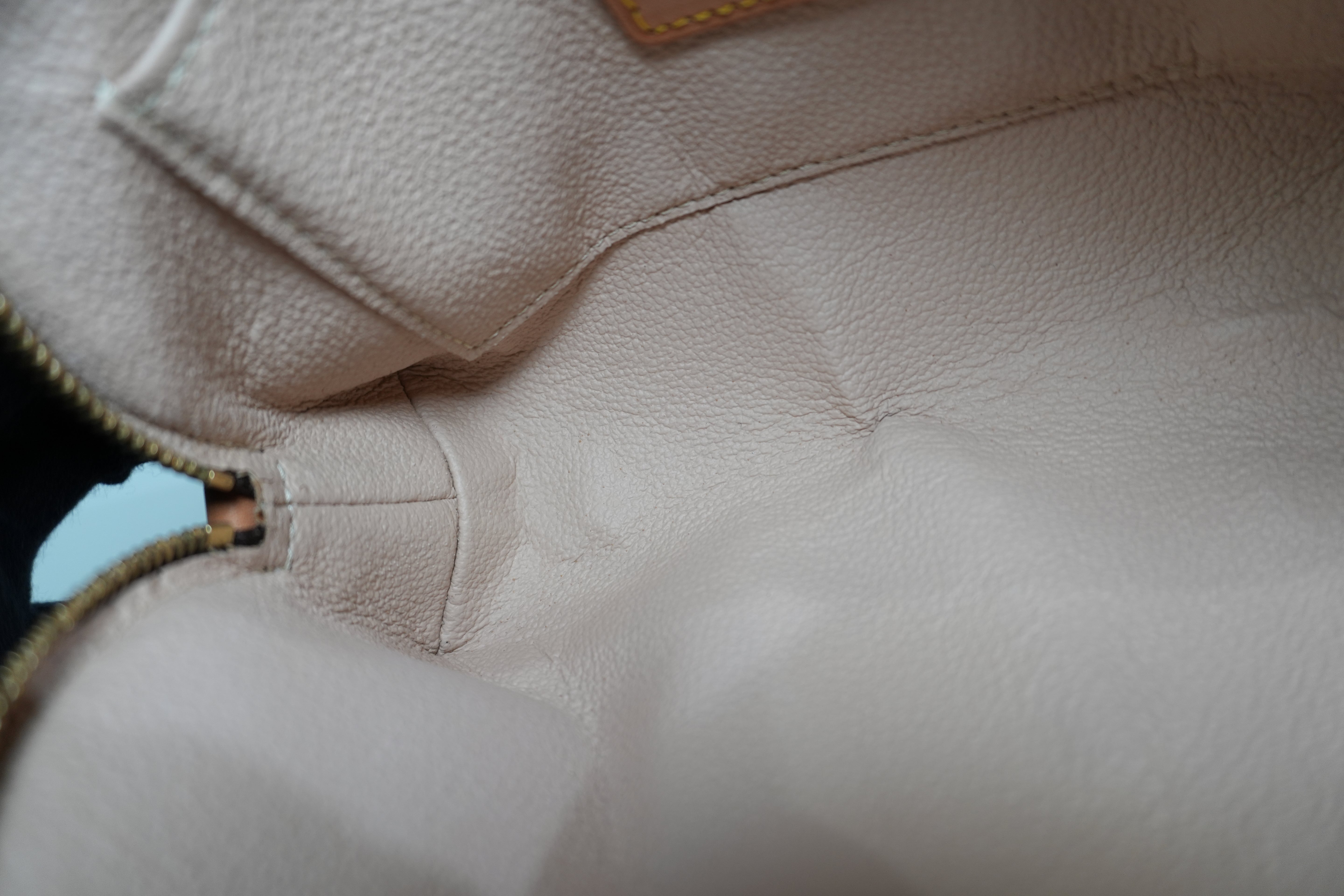 Pre-owned Louis Vuitton Monogram Cosmetic Pouch