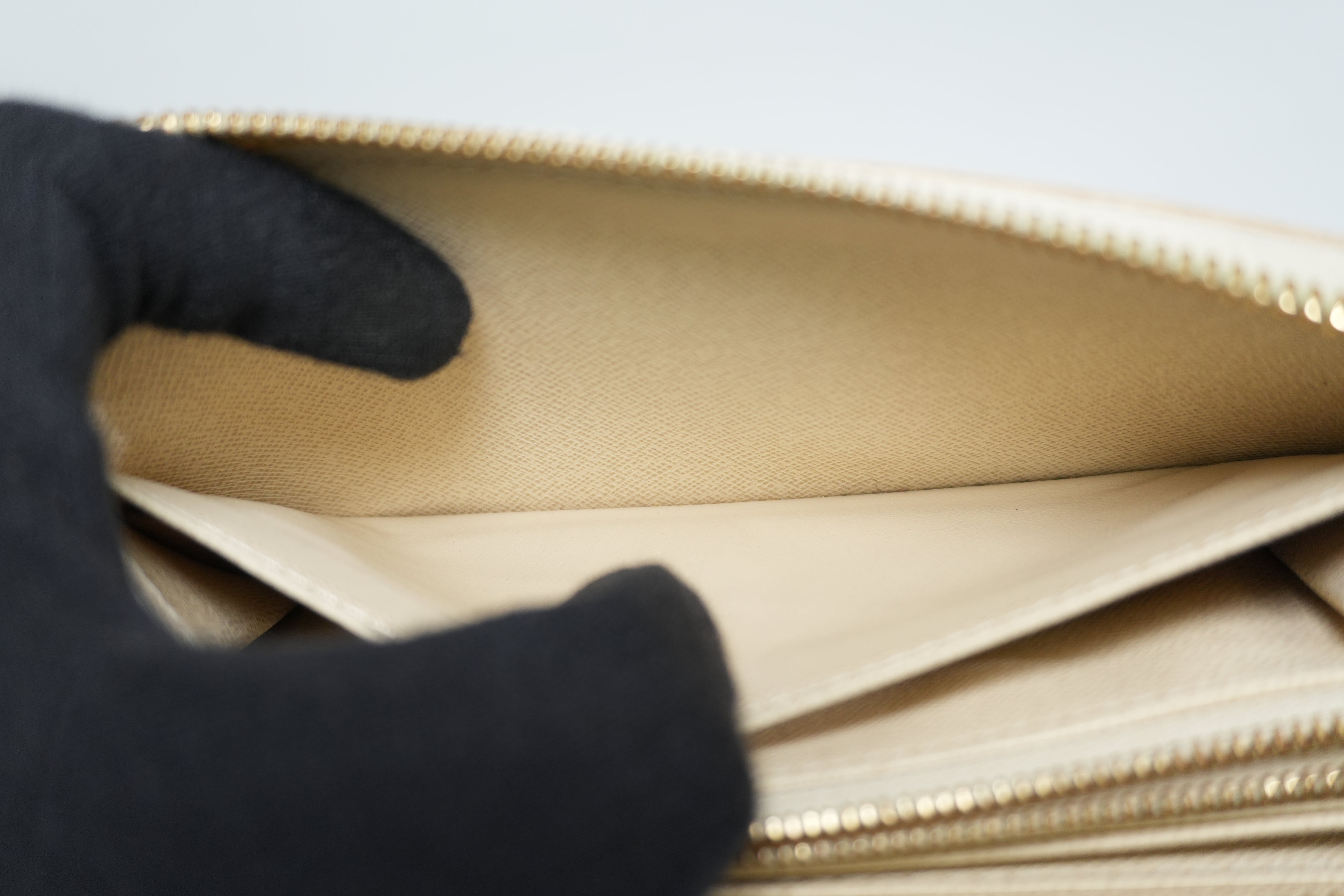 Pre-owned Louis Vuitton Damier Azur Zippy Wallet