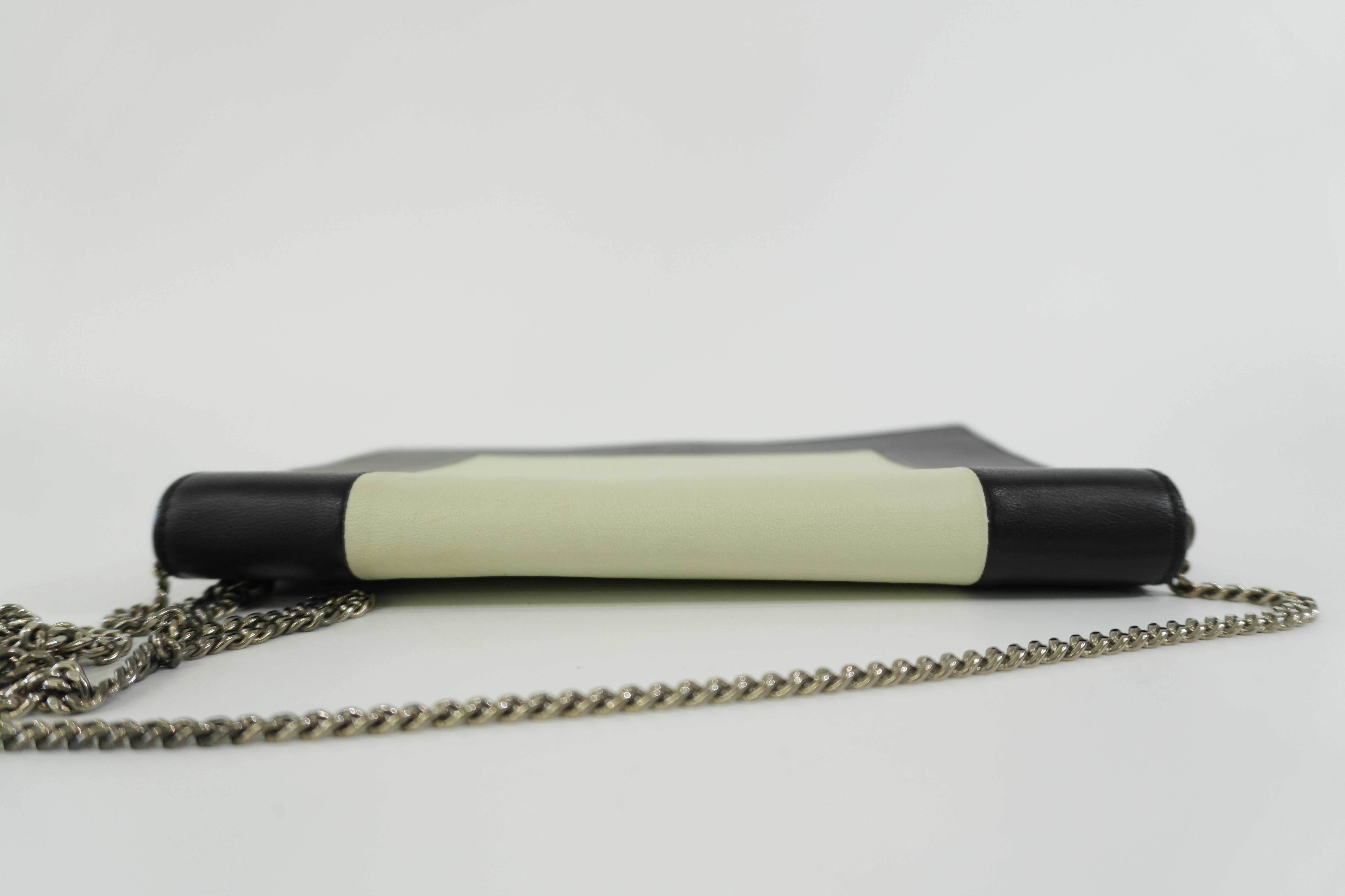 Pre-owned Celine Chain Shoulder Bag Black and White