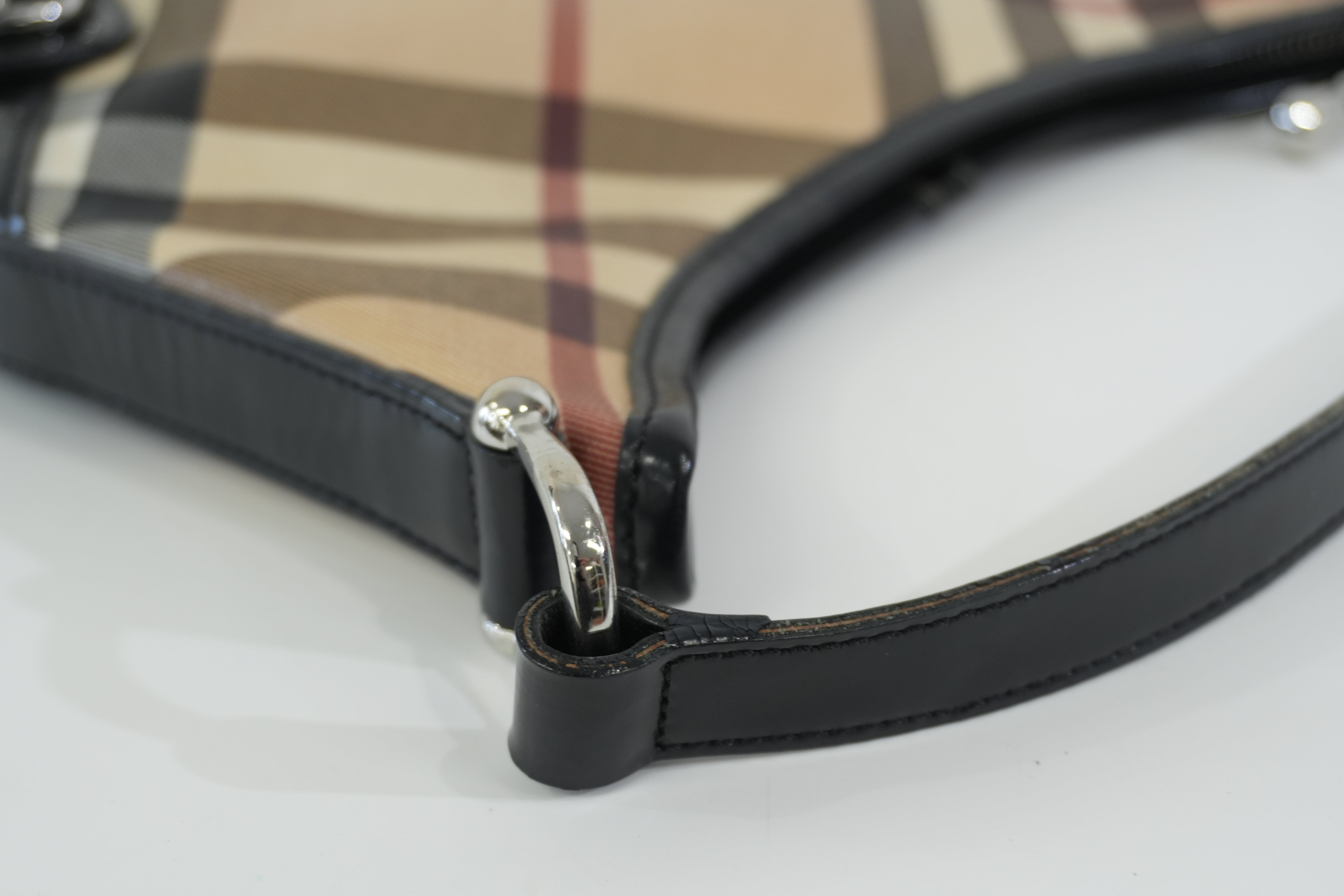 Pre-owned Burberry Nova Check Hobo Shoulder Bag Beige