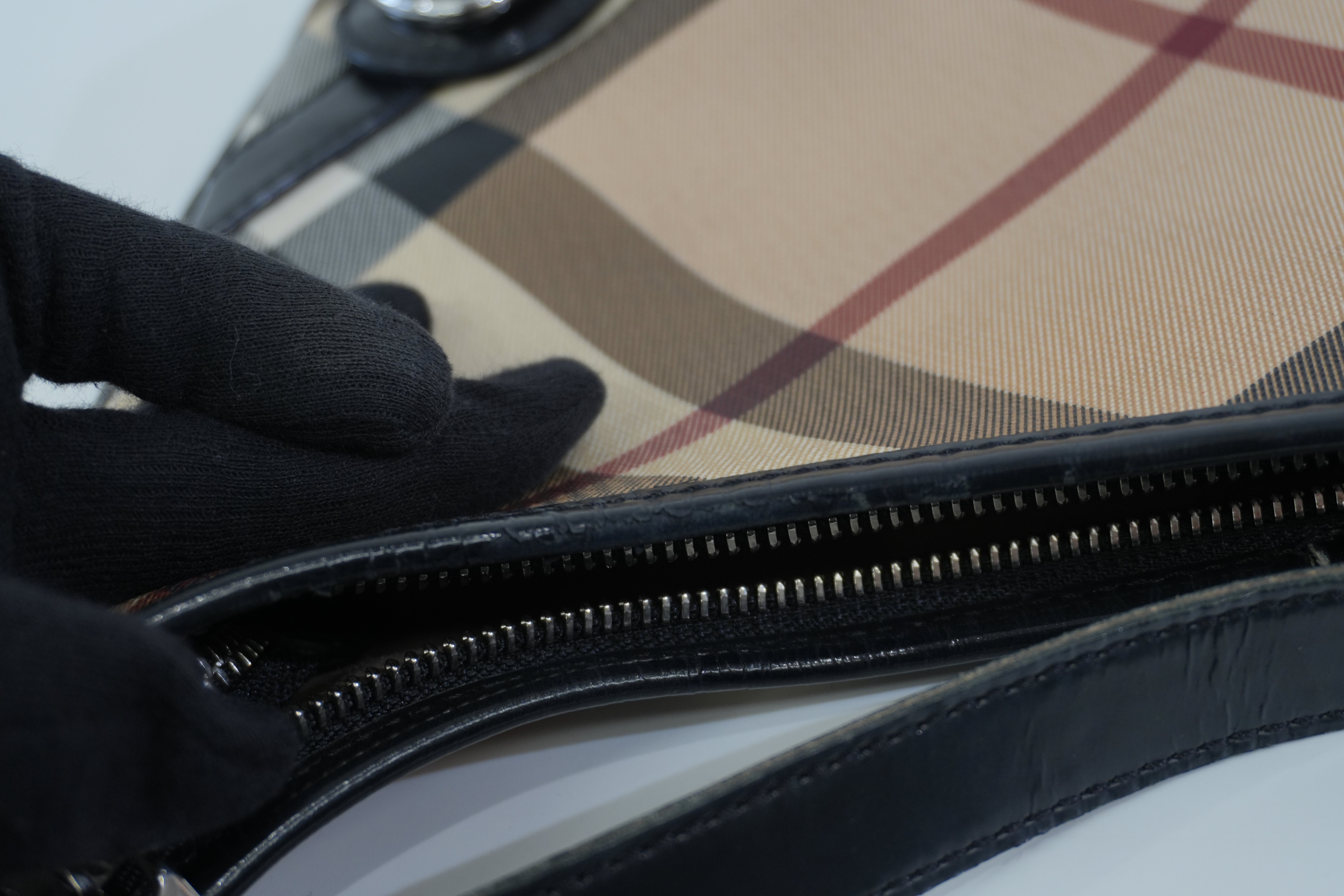 Pre-owned Burberry Nova Check Hobo Shoulder Bag Beige