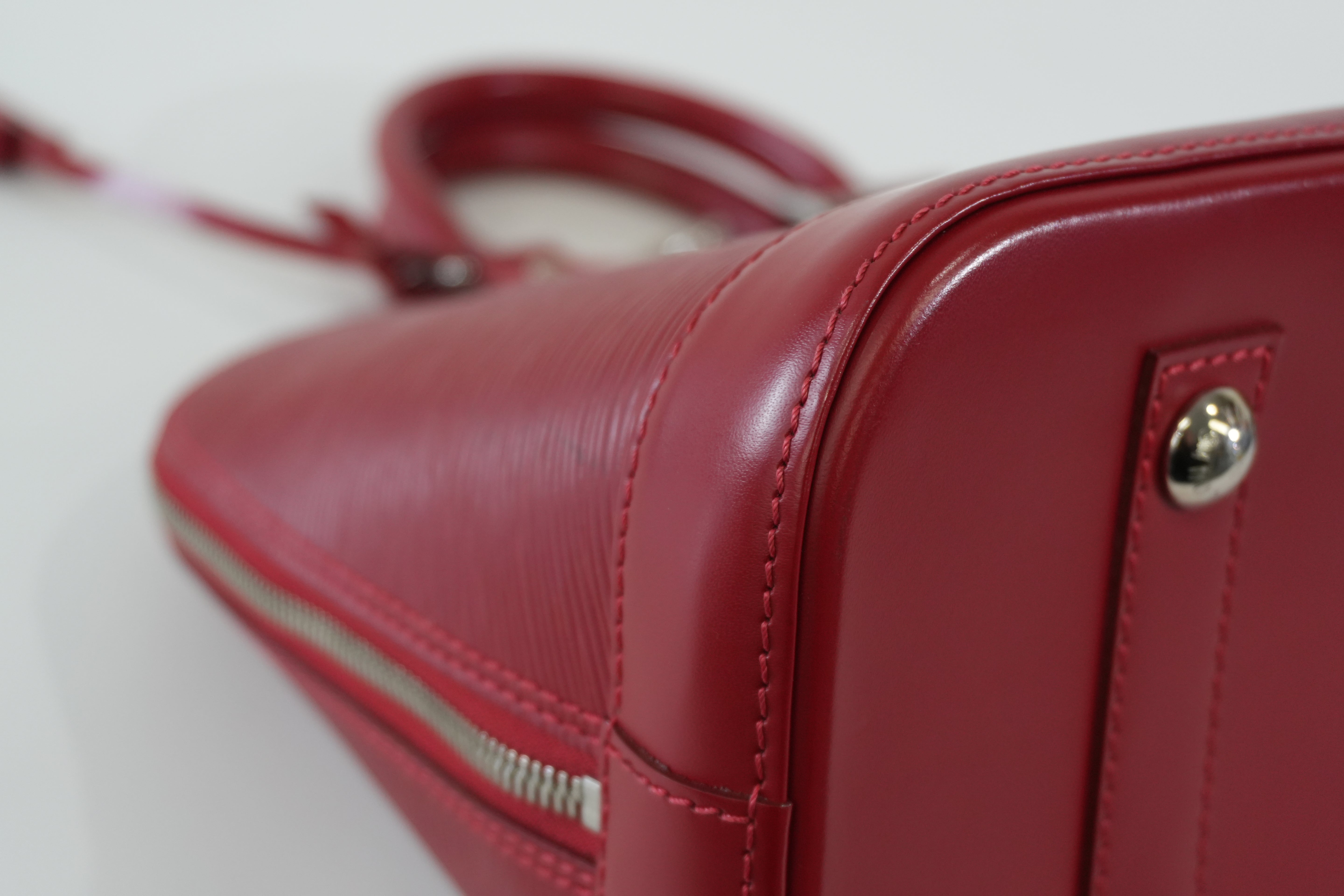 Pre-owned Louis Vuitton Epi Alma PM Handbag Red