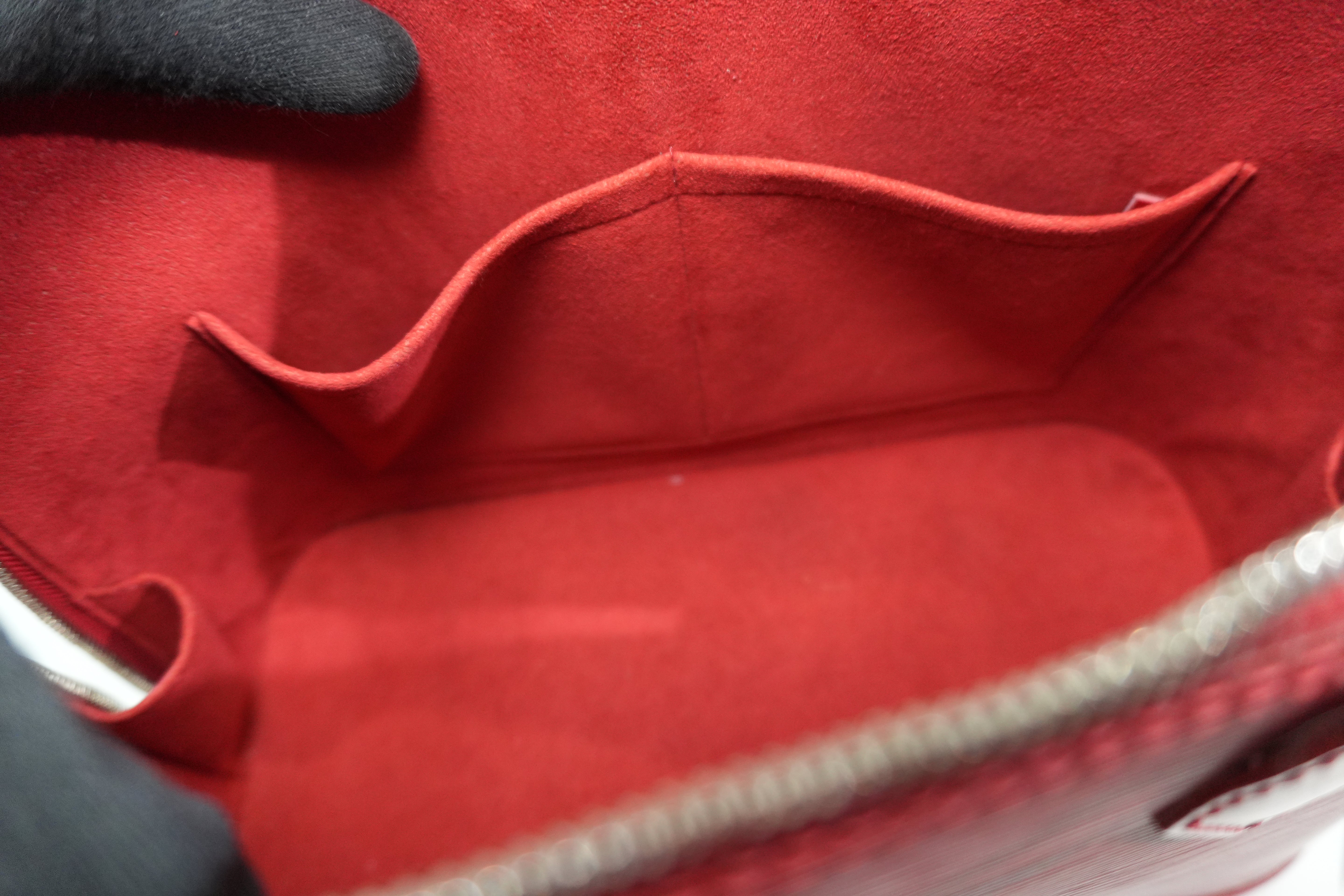 Pre-owned Louis Vuitton Epi Alma PM Handbag Red