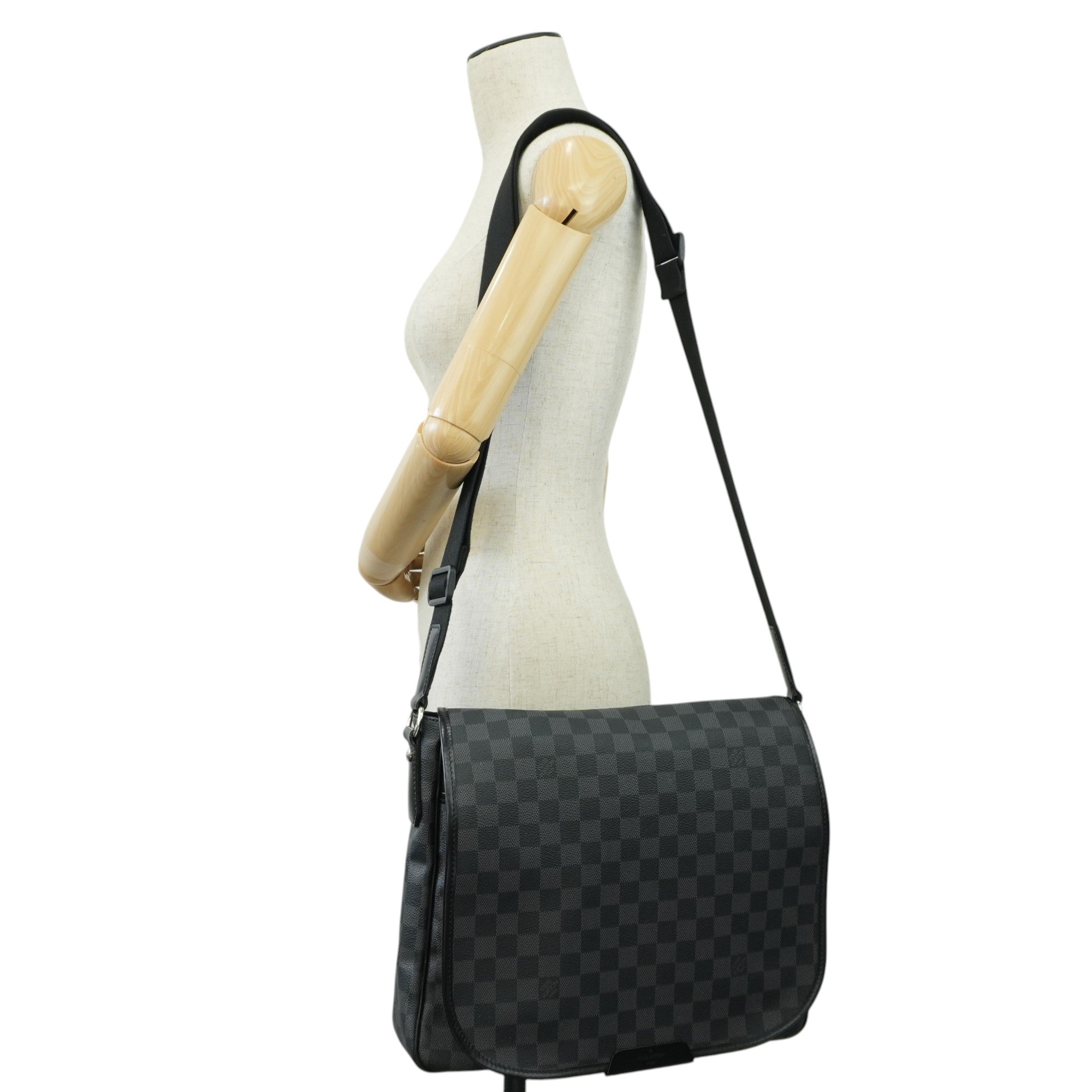 Louis Vuitton Damier Graphite Daniel MM Messenger Bag Used
