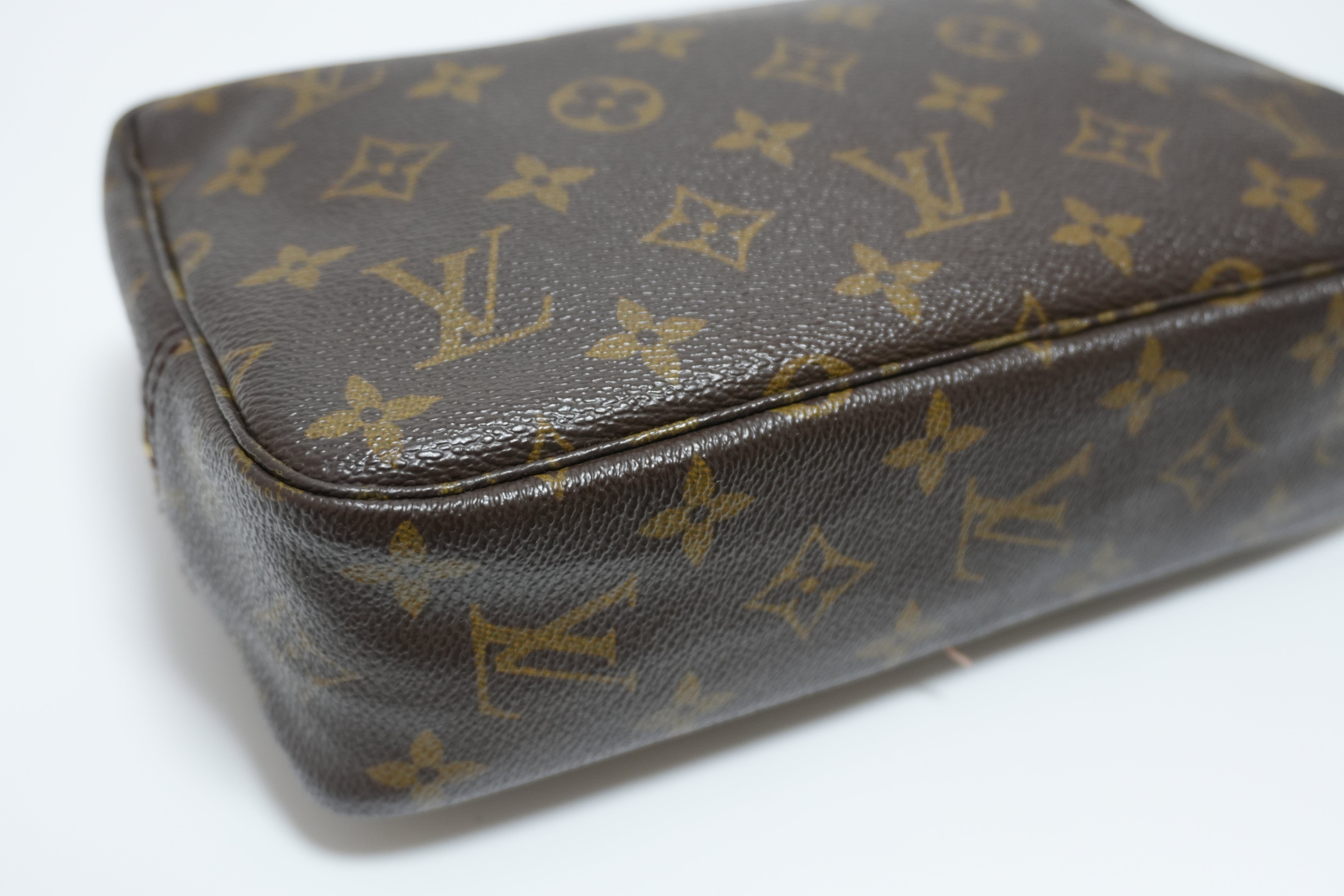 Louis Vuitton Monogram Trousse 23 Clutch Used