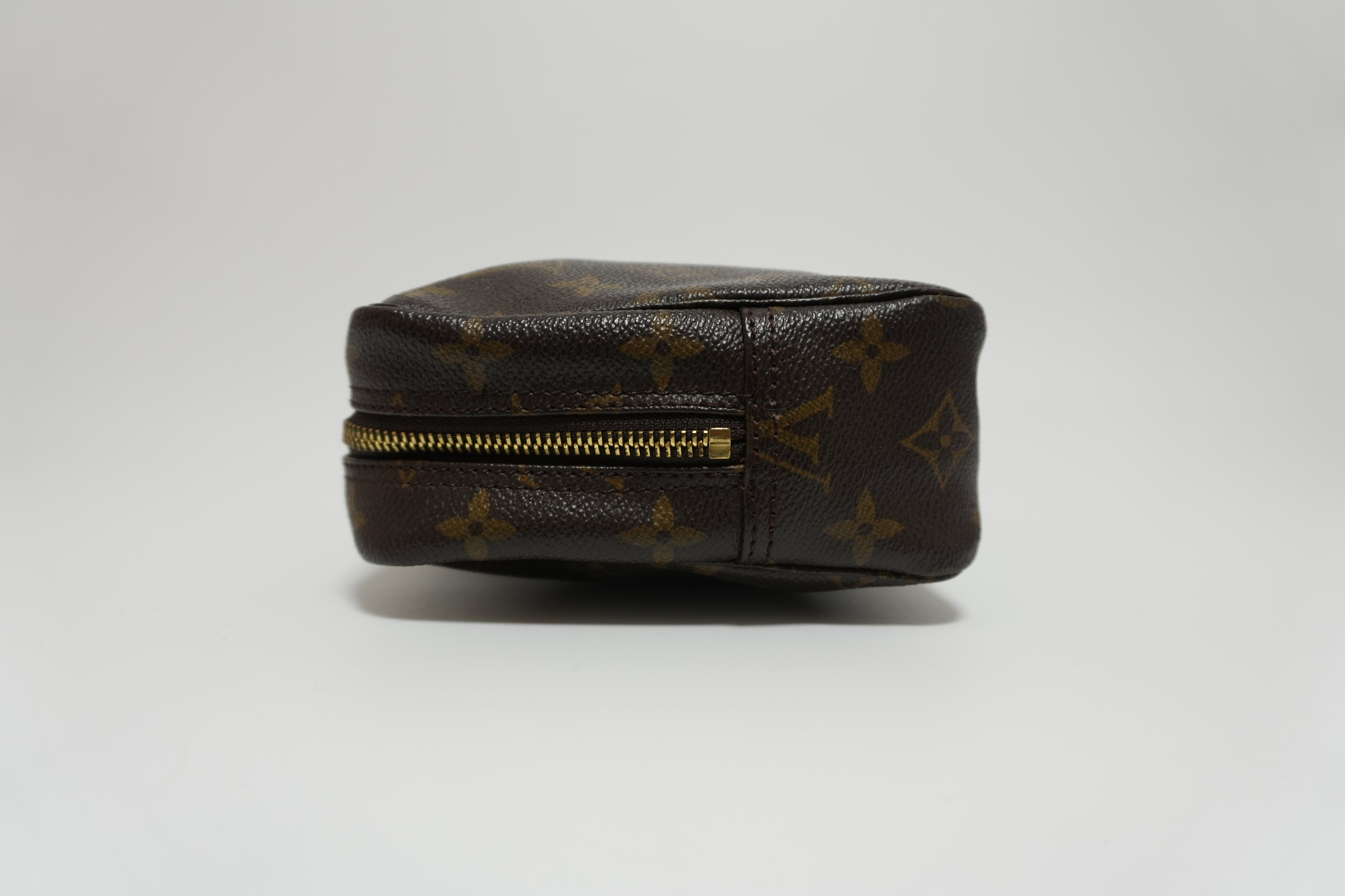 Louis Vuitton Monogram Trousse 23 Clutch Used