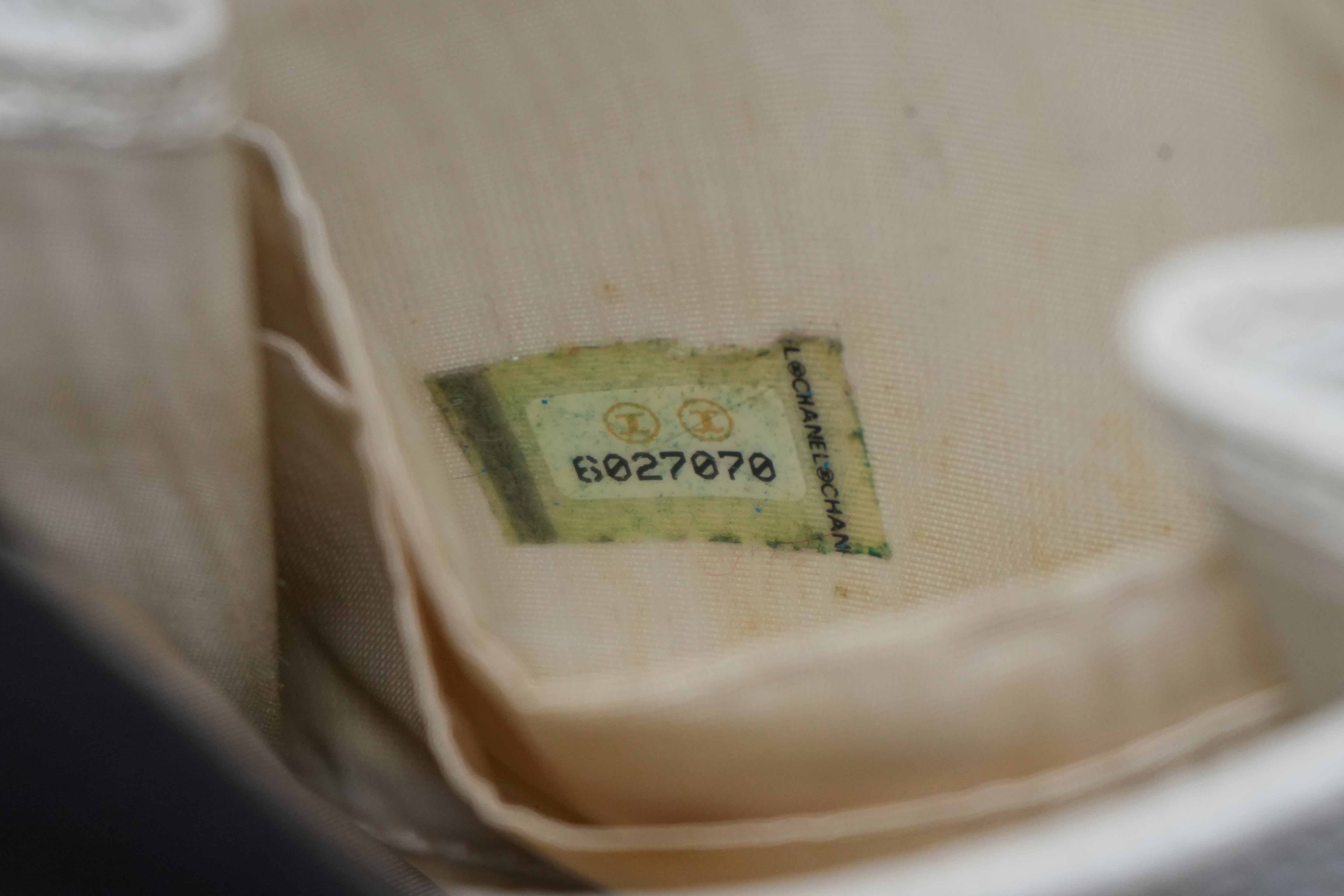 Pre-owned Chanel Caviar Skin Card Case White