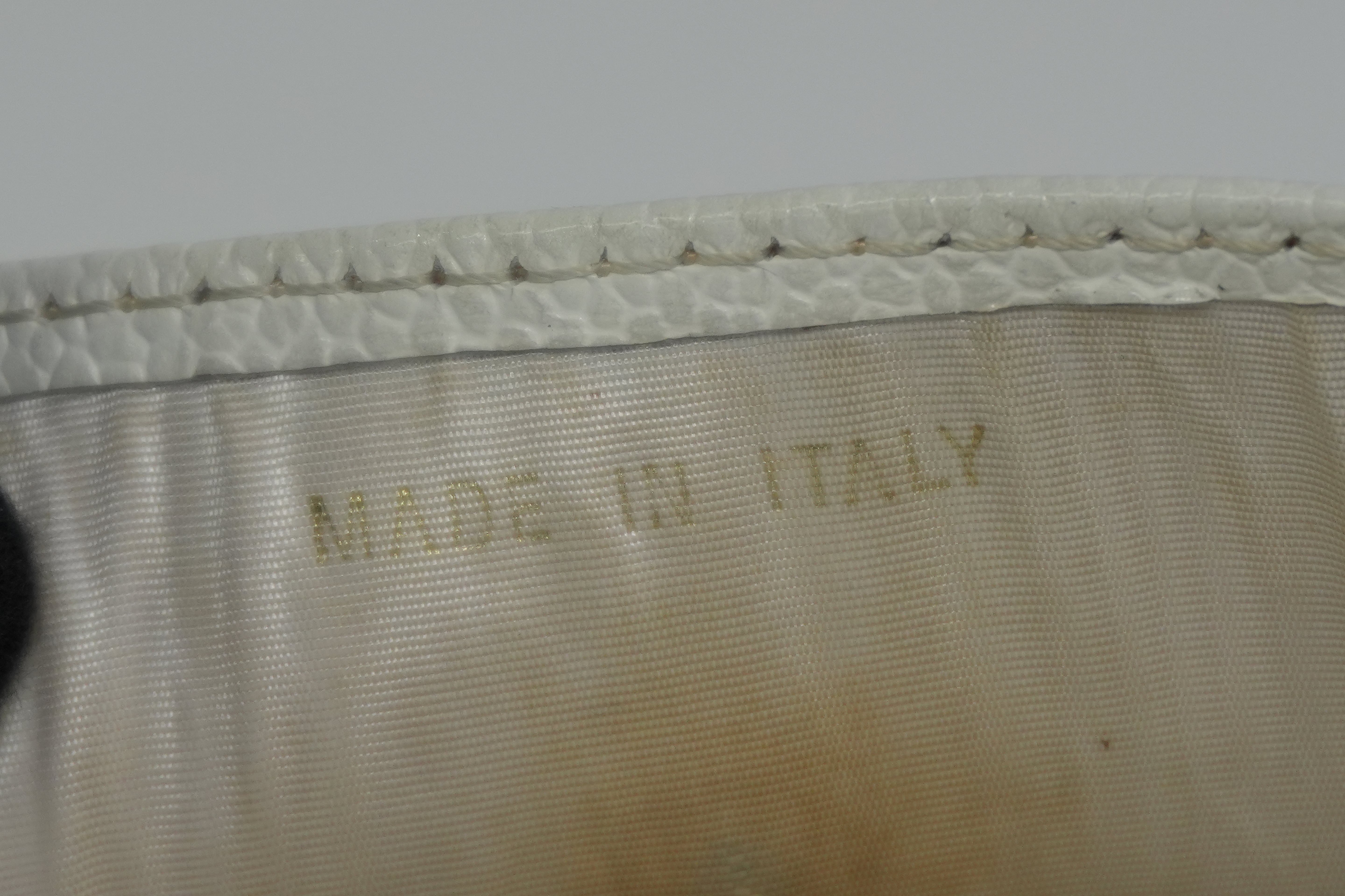 Pre-owned Chanel Caviar Skin Card Case White